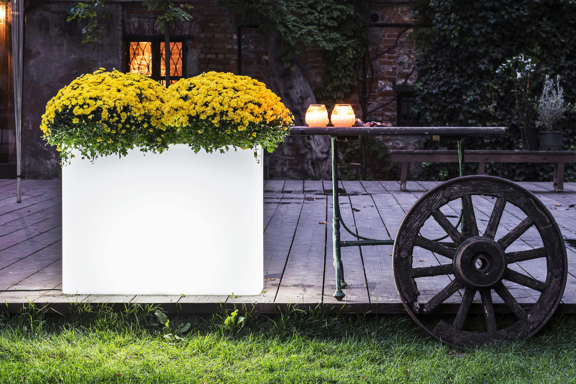 RETTANGOLARE - Pot à fleur éclairé en résine recyclable neutre H70cm