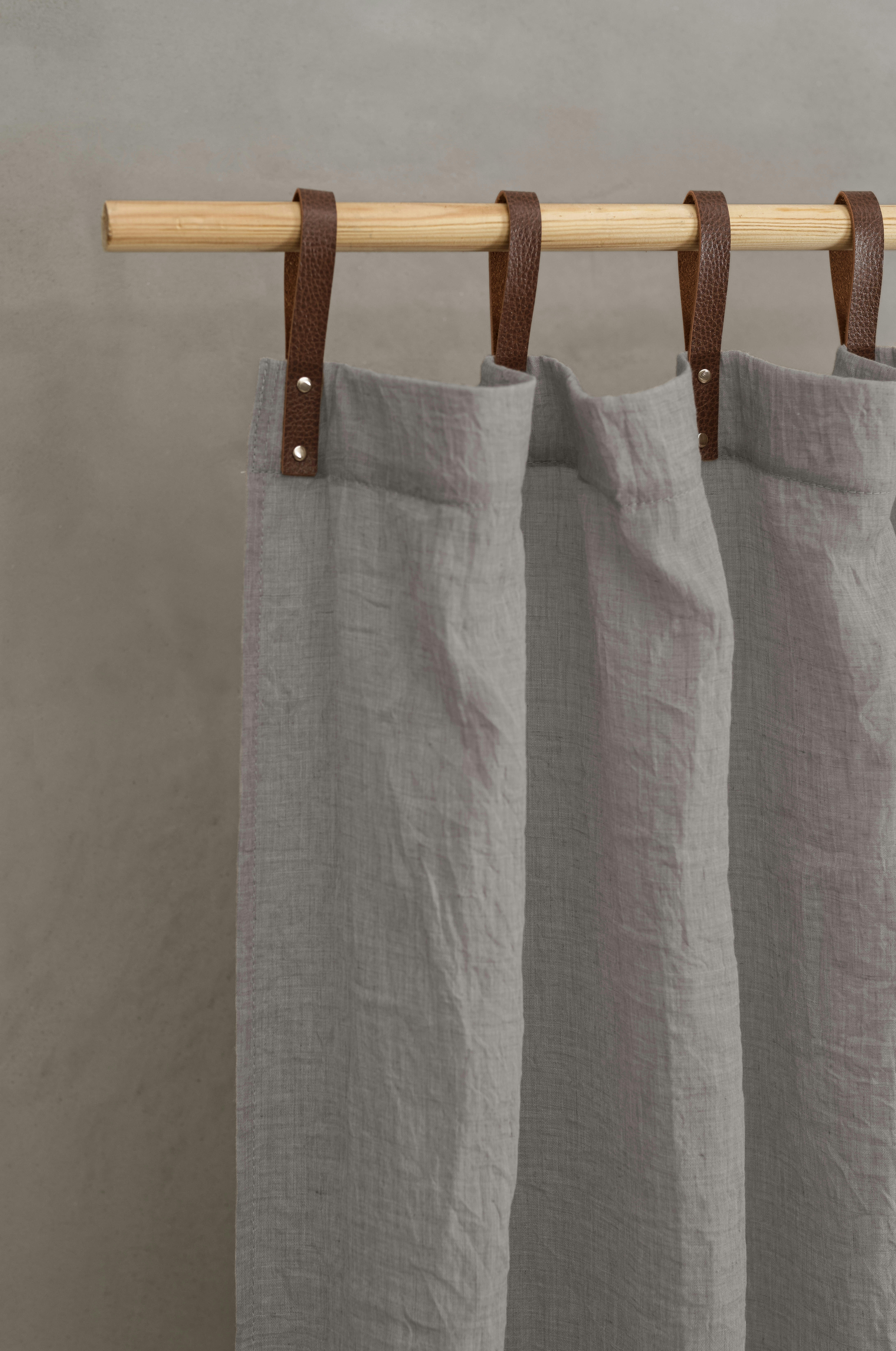 EVI - Panneau voilage finition pattes aspect cuir gris clair 245 x 135