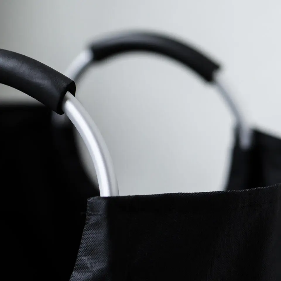 QUVIO Wasmand met handvaten - LAUNDRY - Zwart