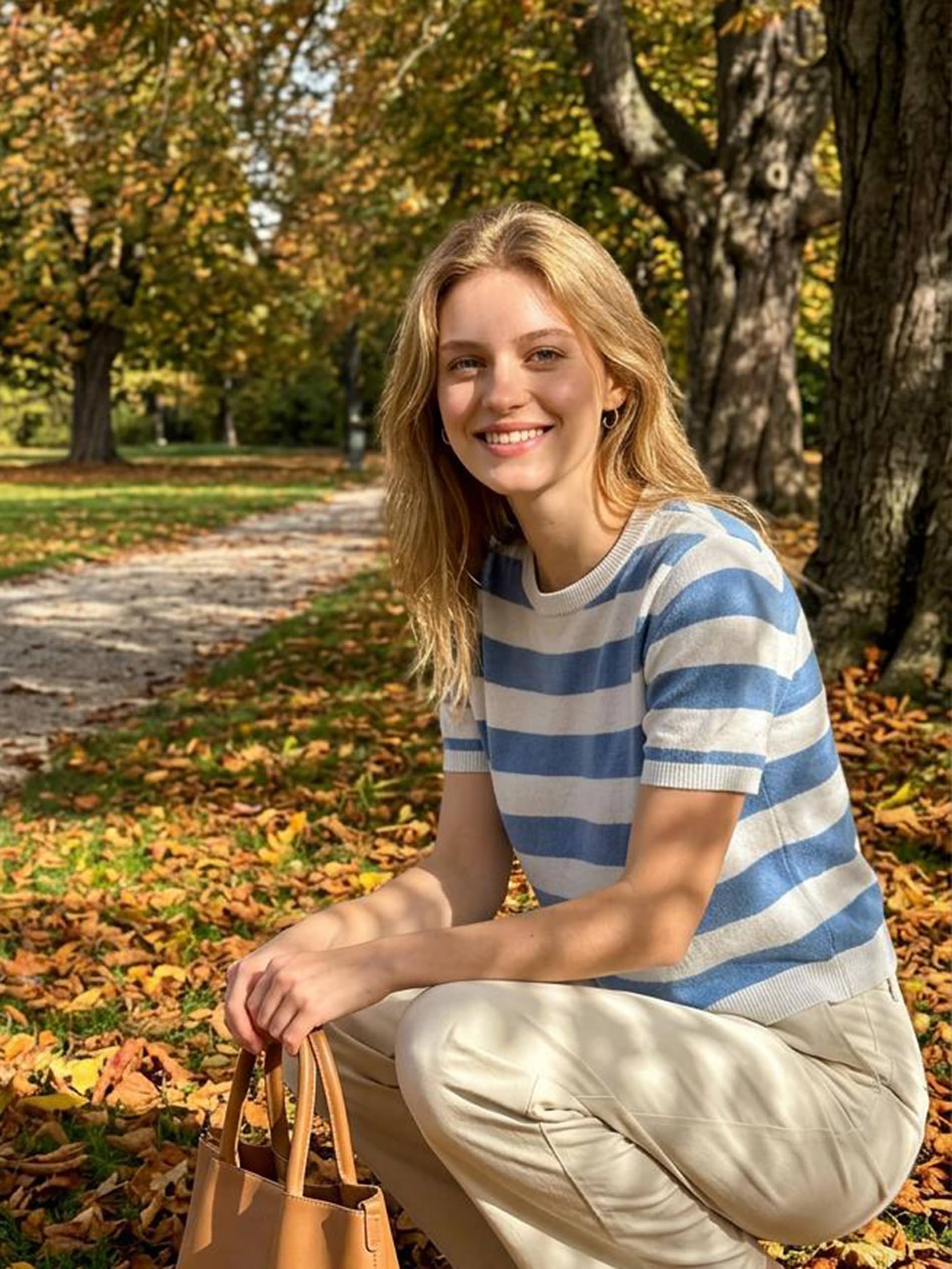 Sweter w paski z wiskozą