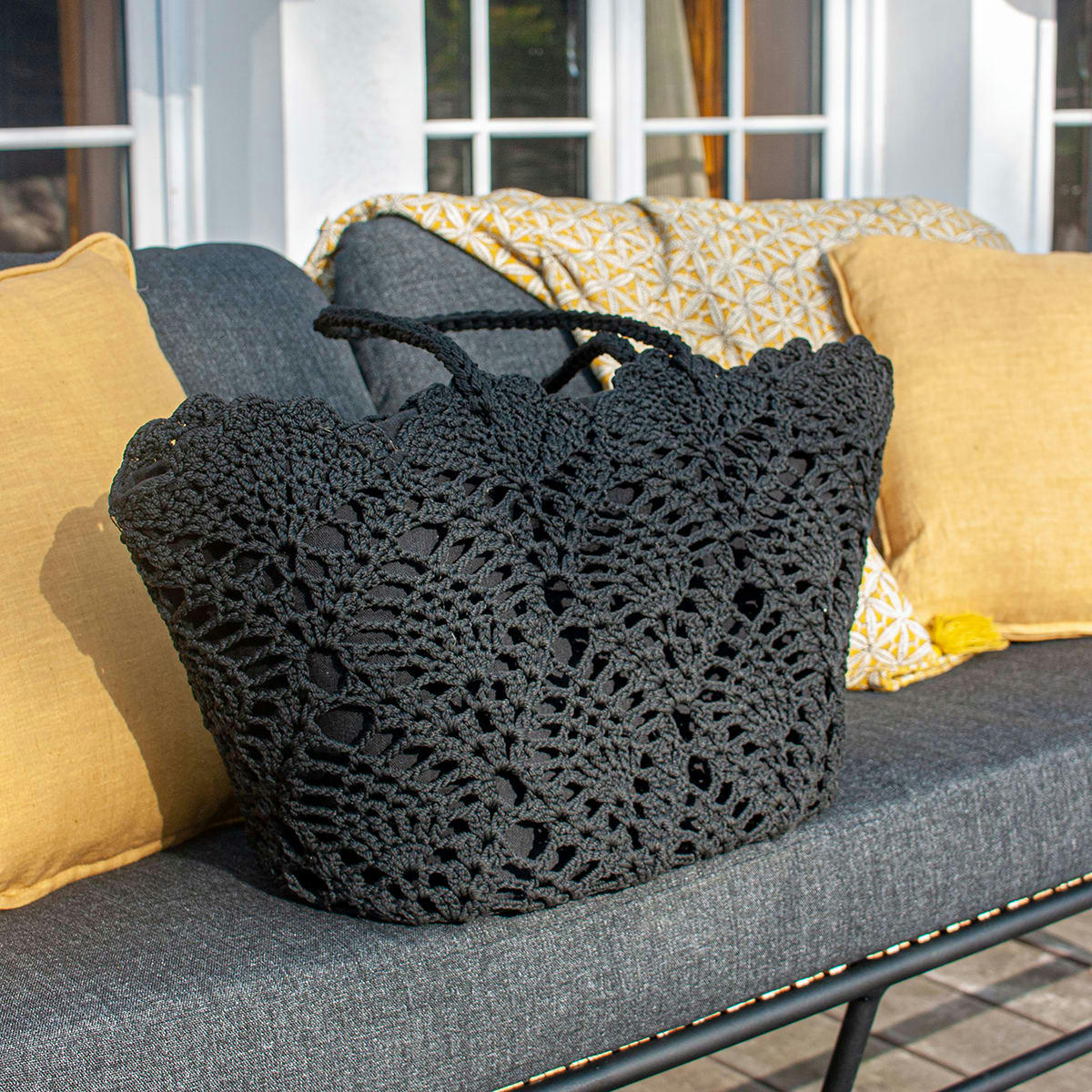 MIA - Panier en crochet noir