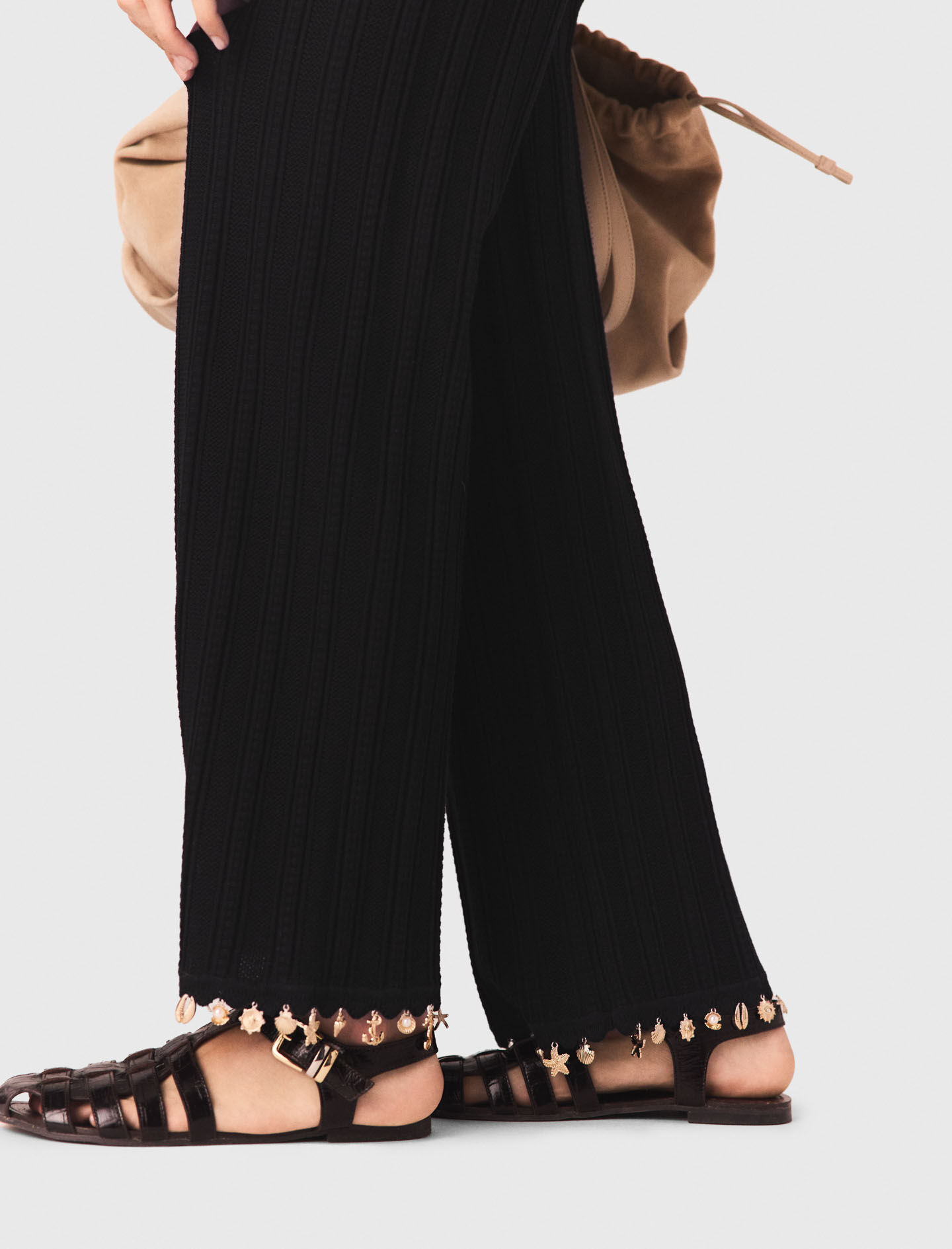 Pantalon en maille avec bijoux