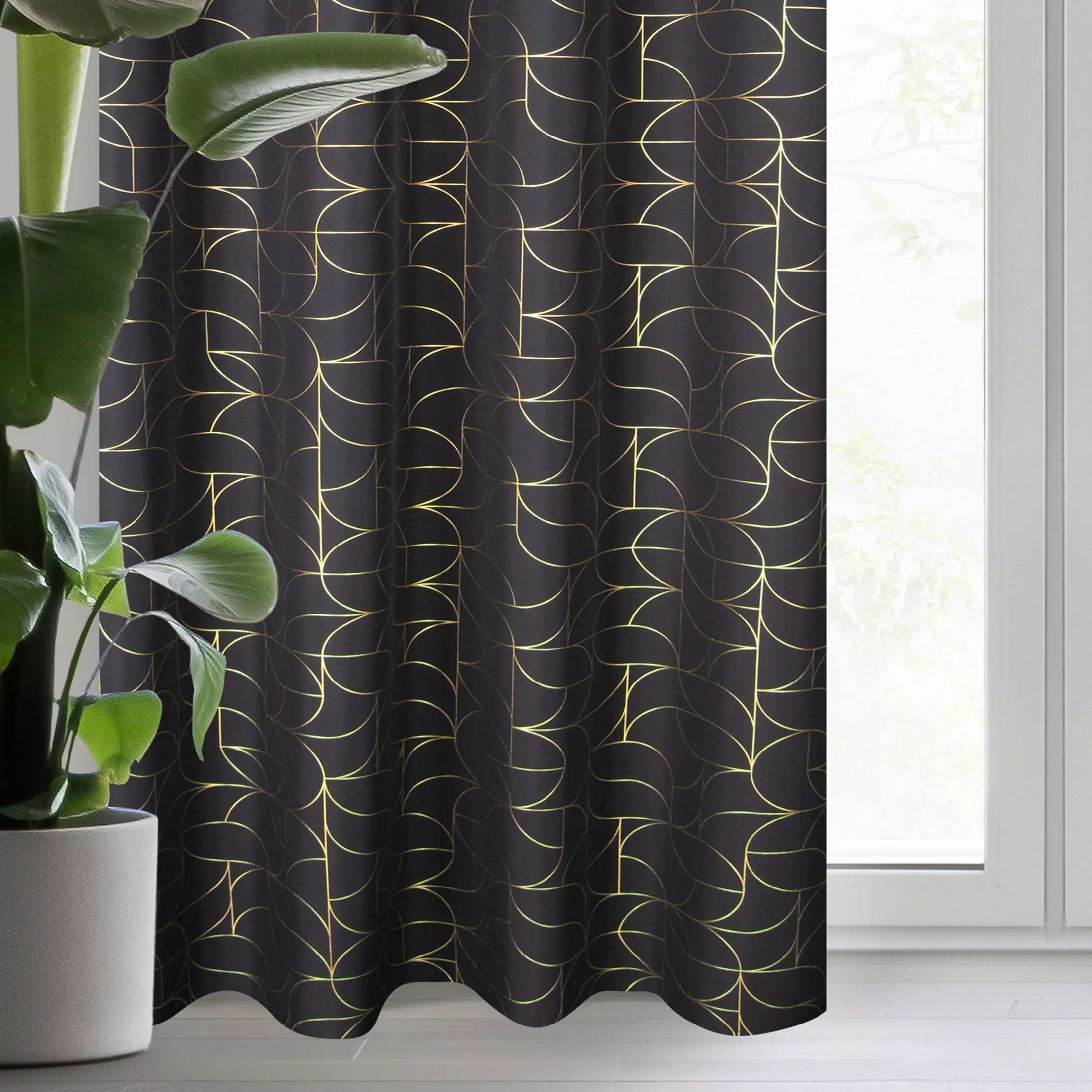 Zasłona czarna ze złotym geometrycznym nadrukiem 140x250 cm przelotka - EVI