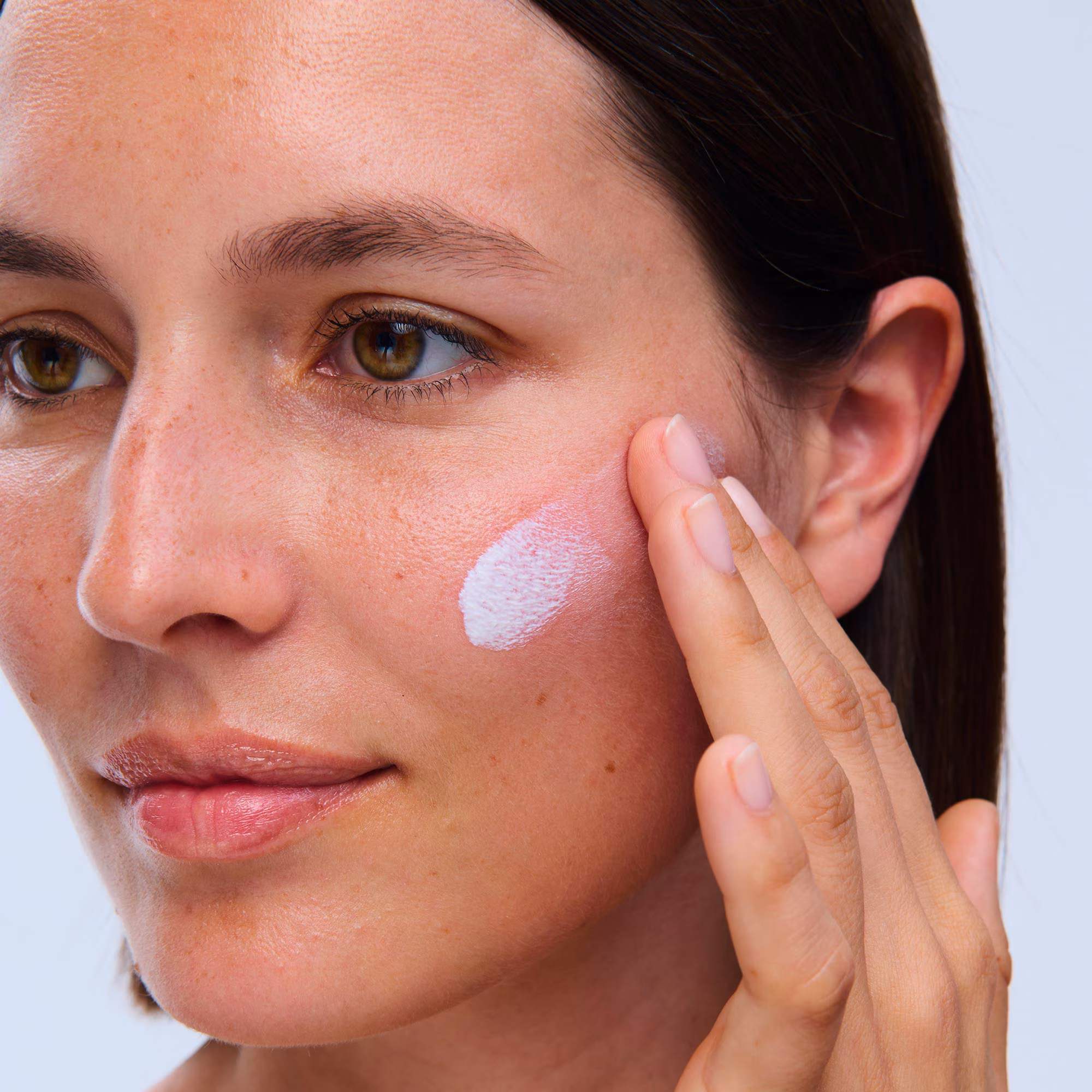 UV PLUSUv plus skin barrier spf 50+ et anti-pollution - écran quotidien multi-protection 6-en-1