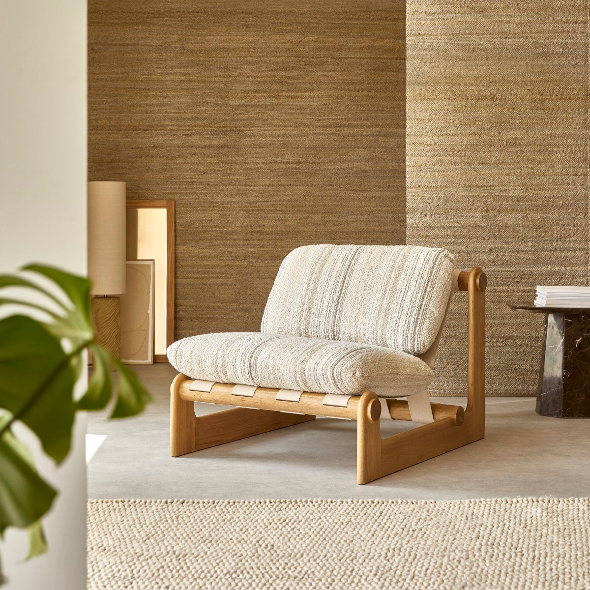 Tikamoon - XL fauteuil van massief eikenhout en beige stof