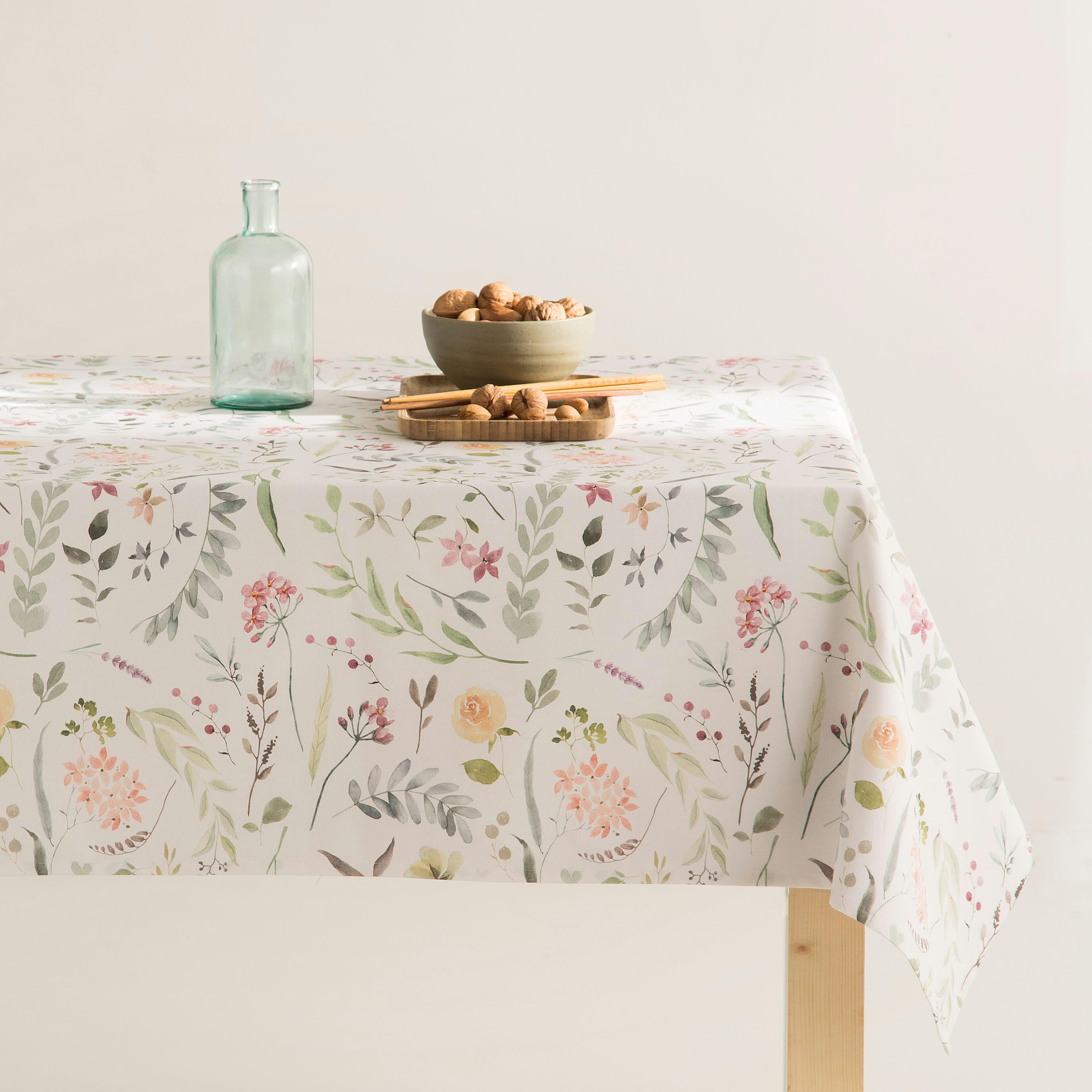 ESMERALDA - Nappe imprimée blanc avec traitement anti-taches en coton 140x300 cm