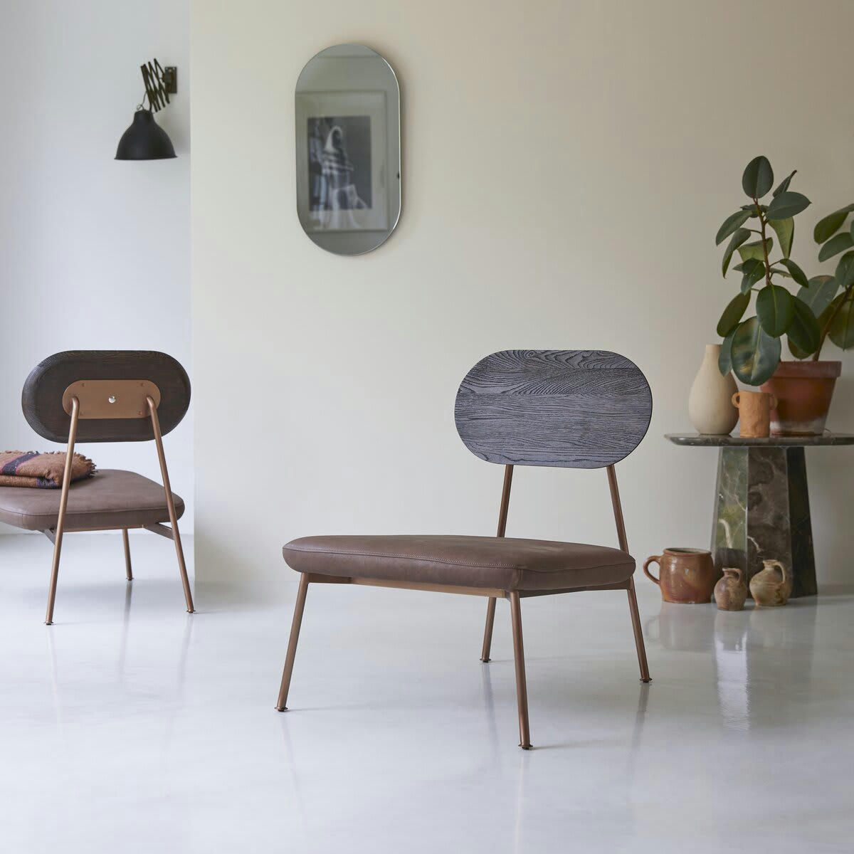 YUTAPI - Fauteuil bas Mohawk choco en chêne massif