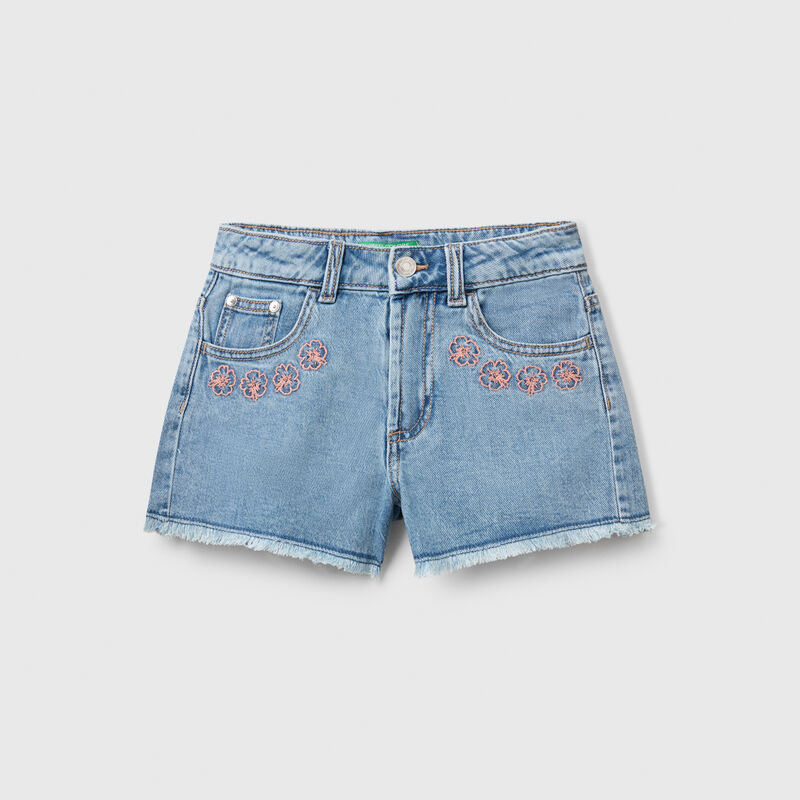 Jean shorts with floral embroidery