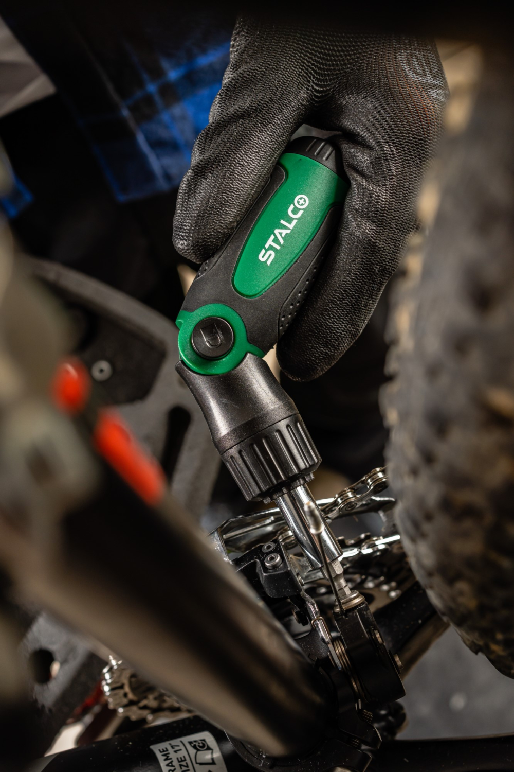 Wkrętak z grzechotką z końcówkami STALCO S-12403
