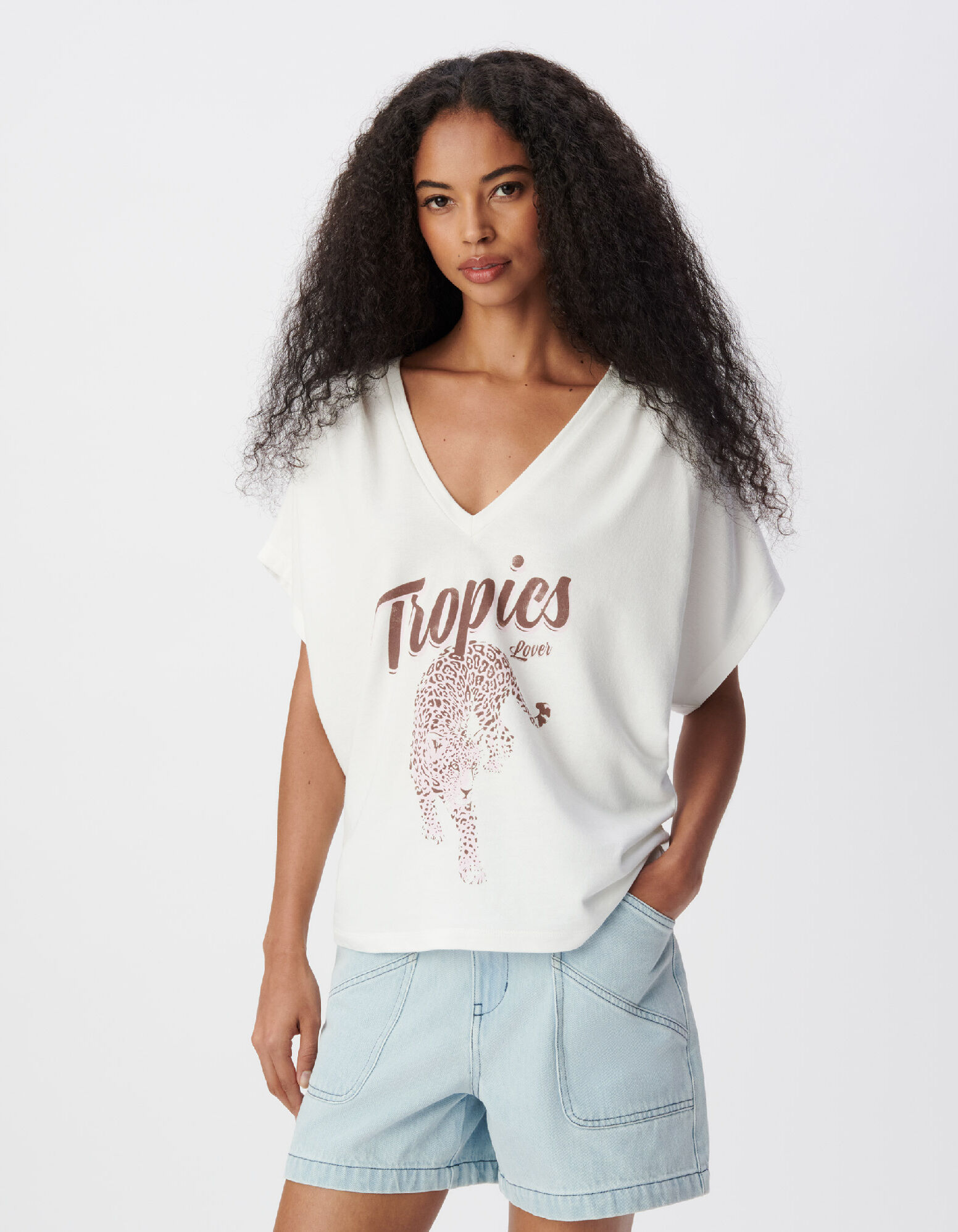 Tee-shirt col V blanc visuel léopard Femme