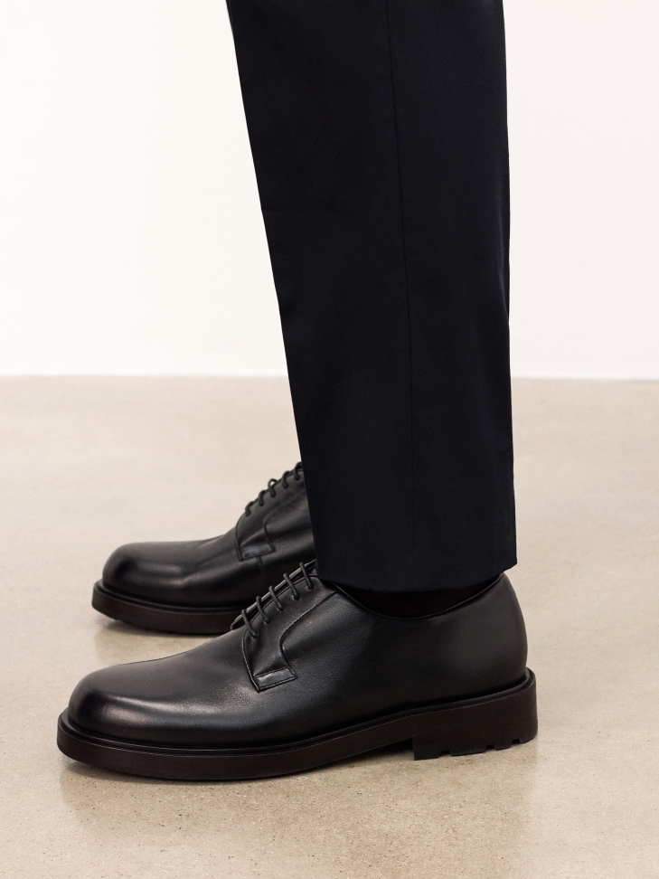Casual black derby shoes