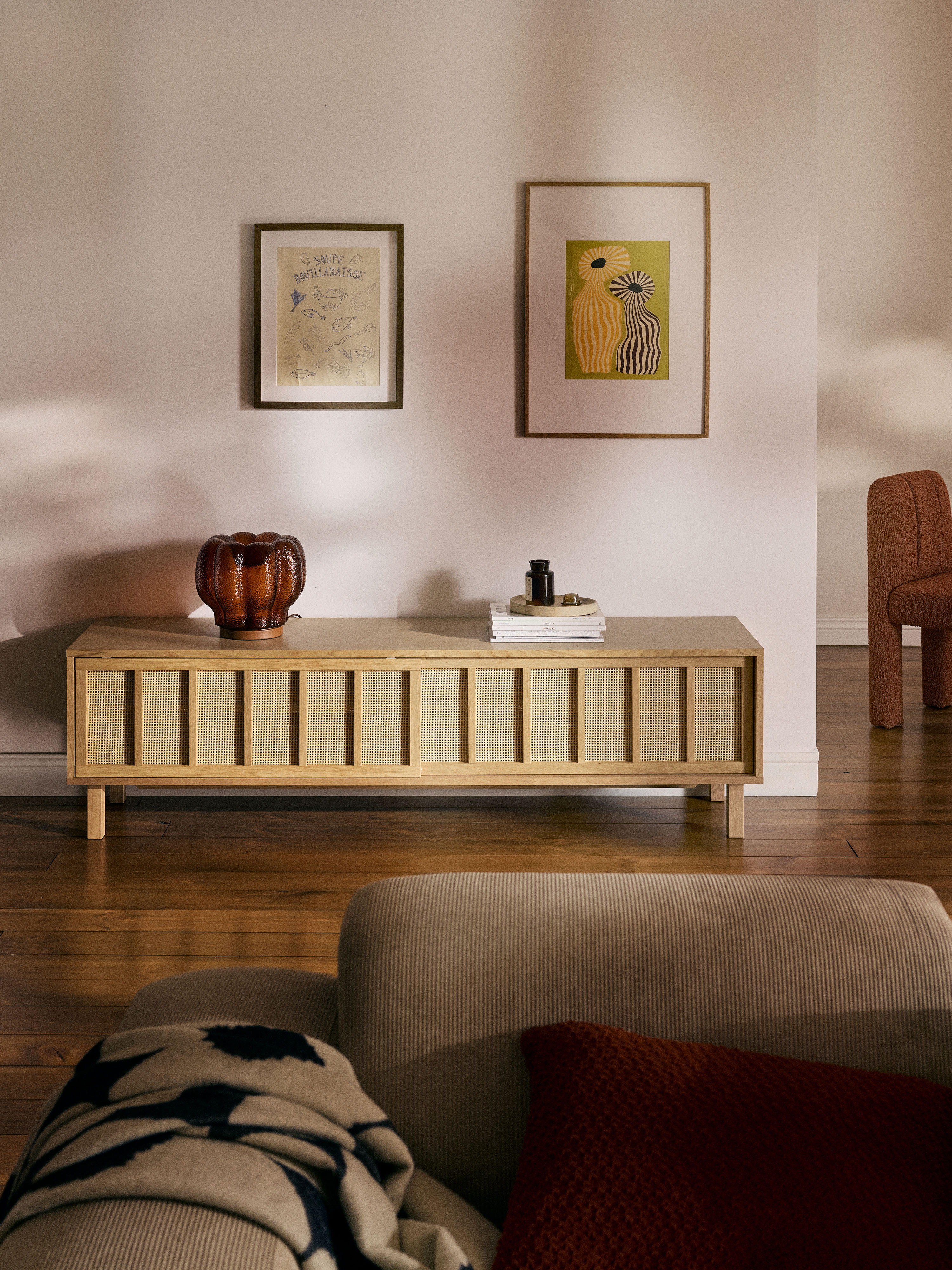 TV-Lowboard Echo mit Rattan-Fronten
