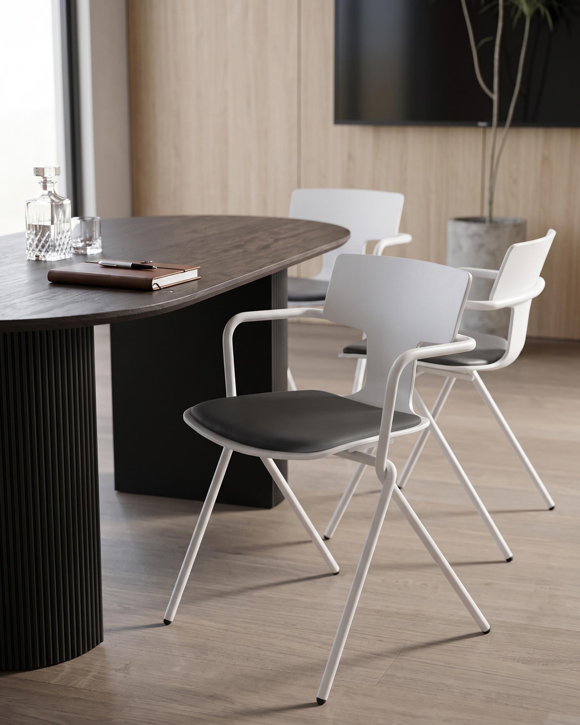 Set of 2 Conference Chairs MANSON Black/ White