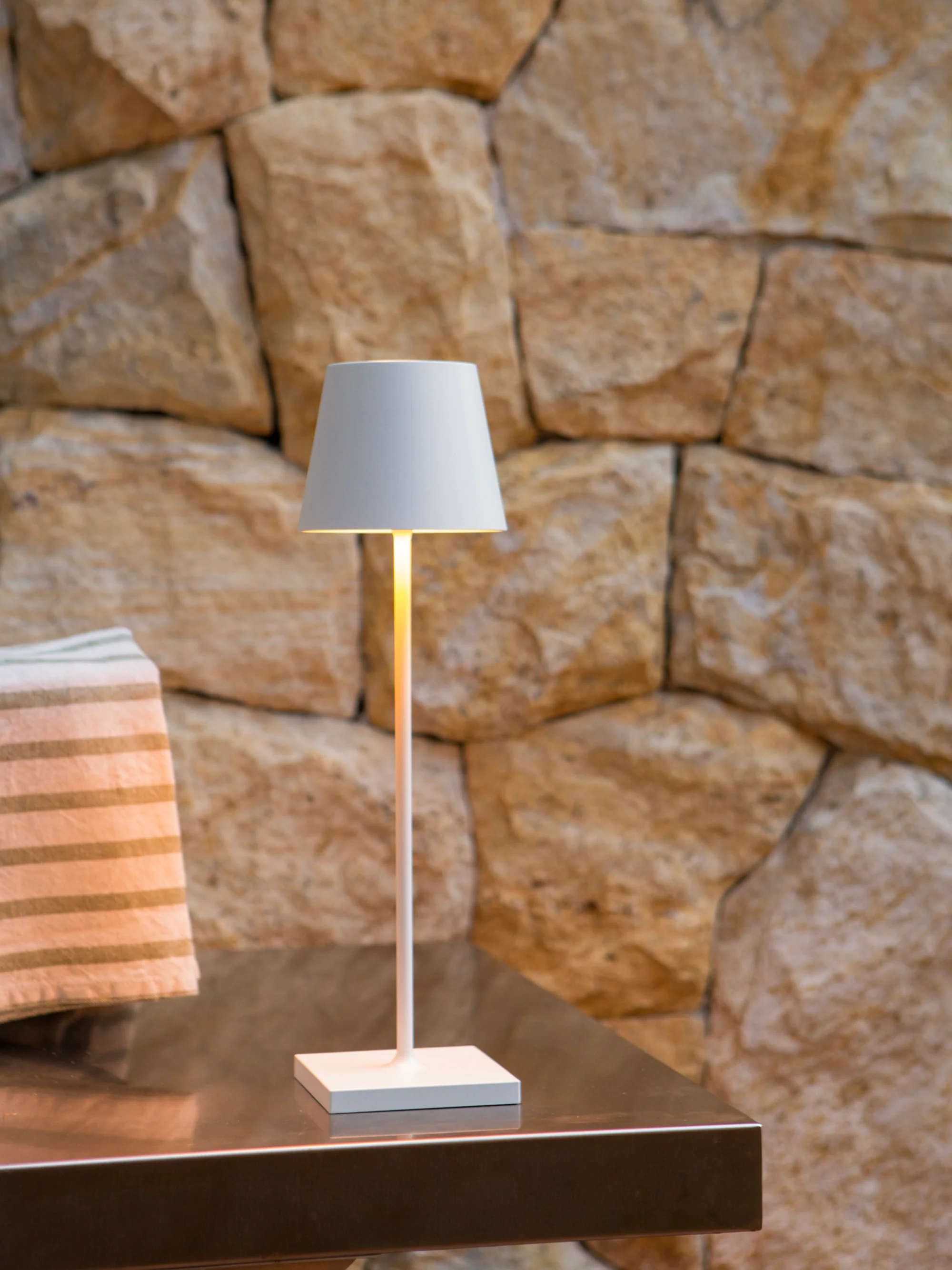 Mobile LED-Tischlampe Poldina Pro, dimmbar