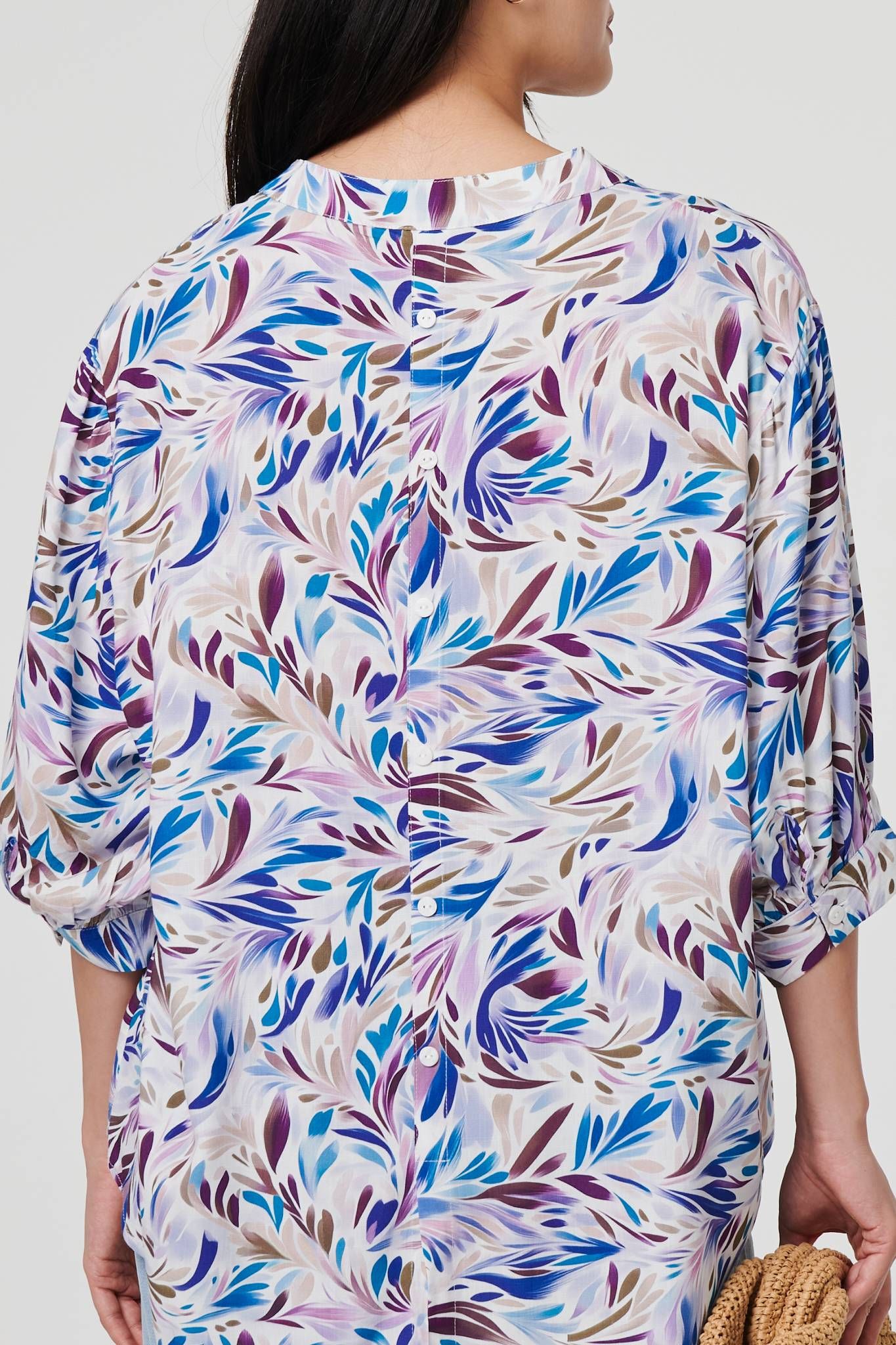 Izabel London Abstract Curve Hem 3/4 Sleeve Shirt