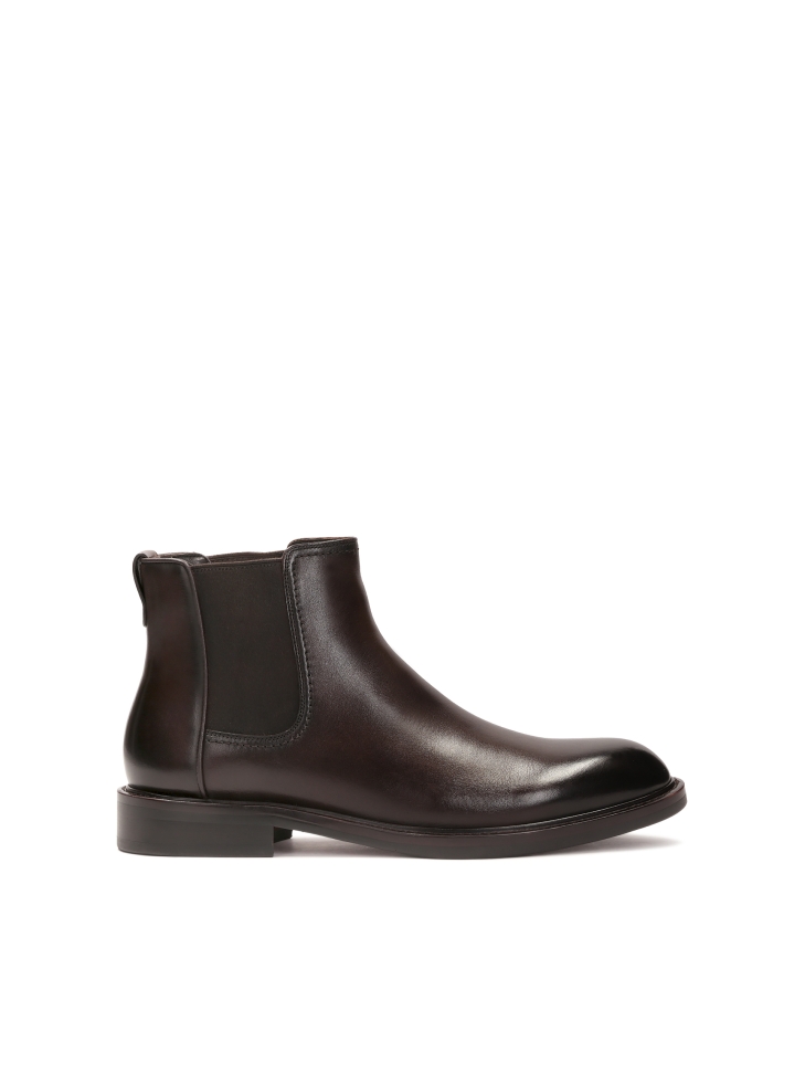 Classic leather Chelsea boots in brown color