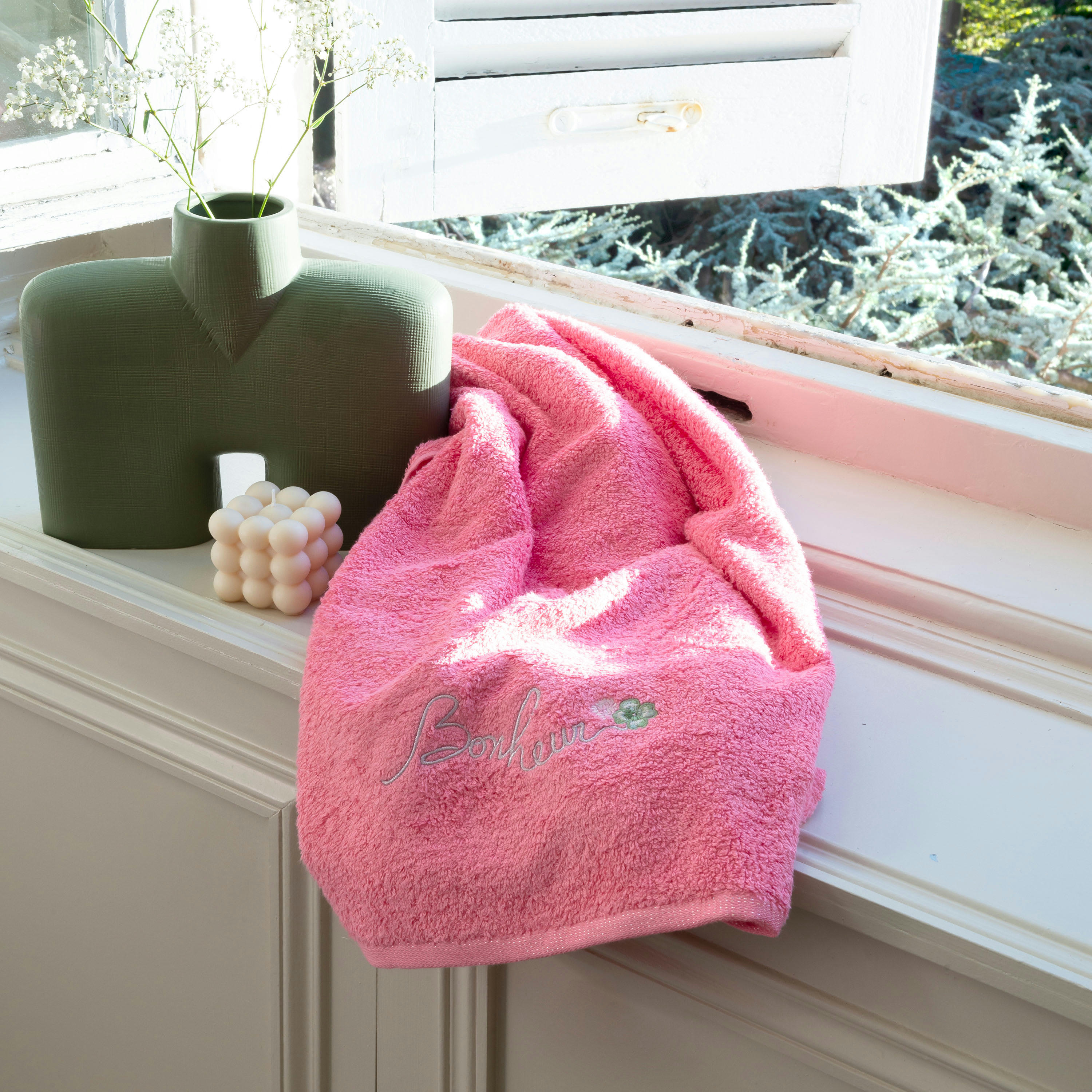 ELOGES - Drap de bain coton bouclette brodé rose 90x150