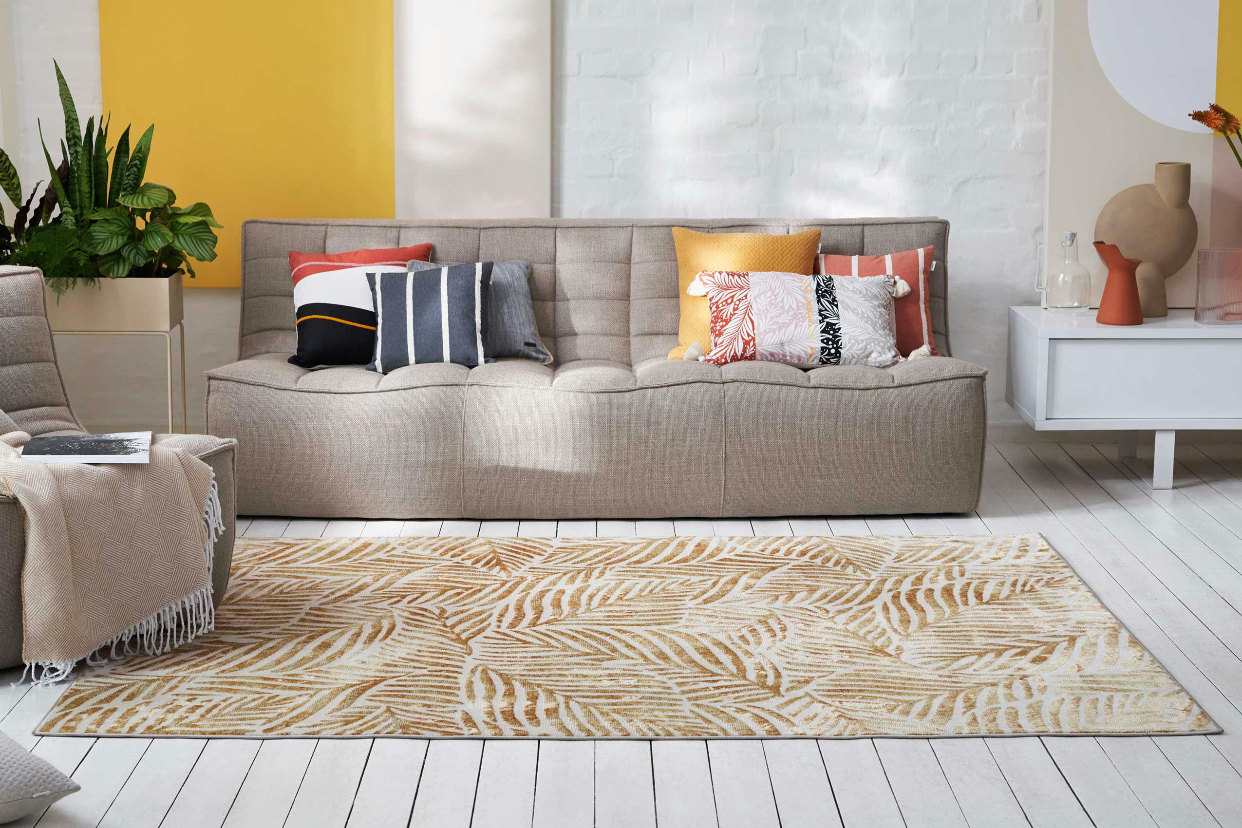 VICTORIA - Tapis tissé plat thème feuillage doré fond beige à franges 120x170