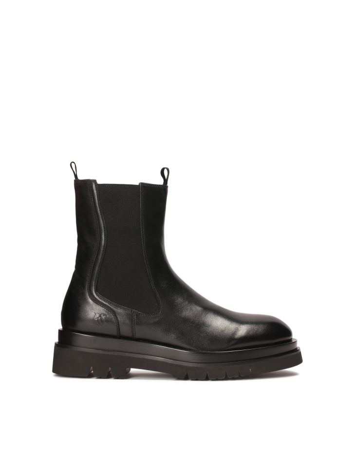 Black men's Chelsea boots with a classic look