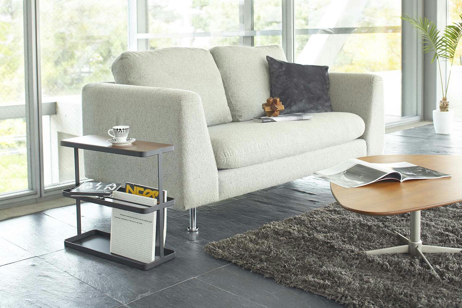 - Bout de canapé range magazines tower