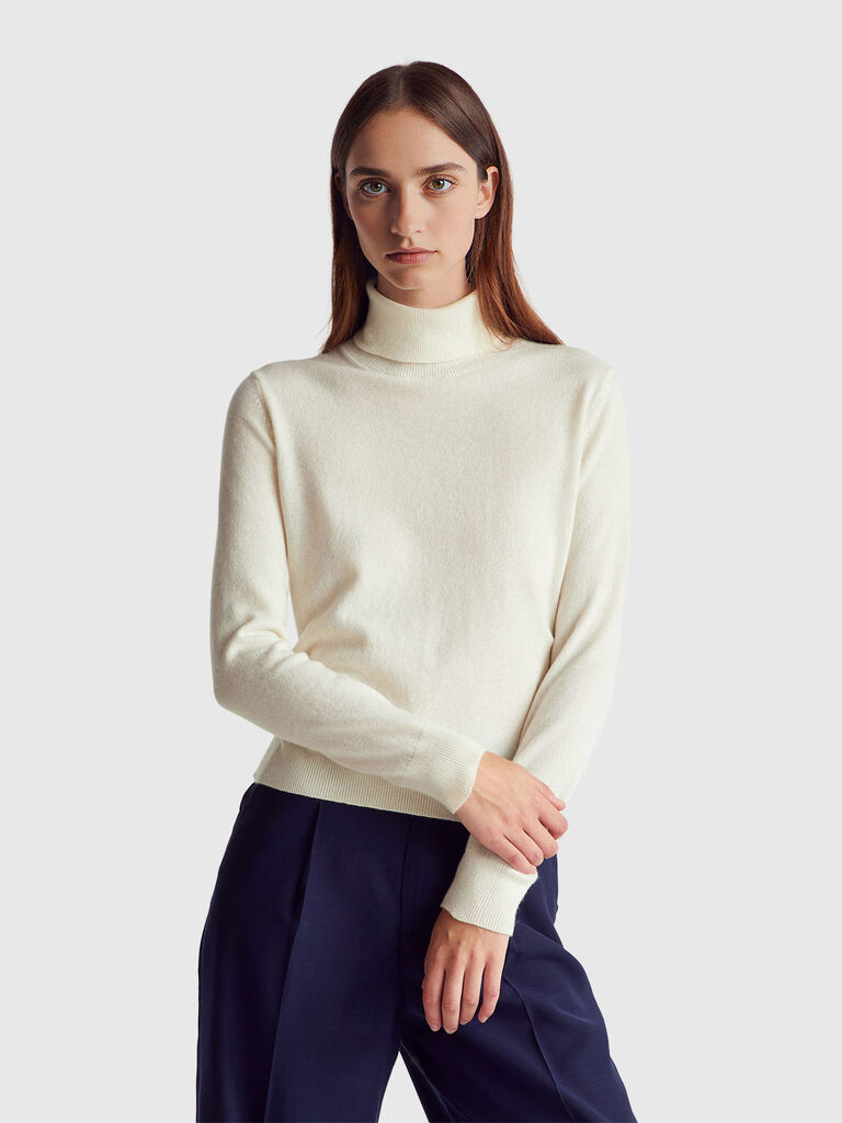 Cream white turtleneck in pure cashmere