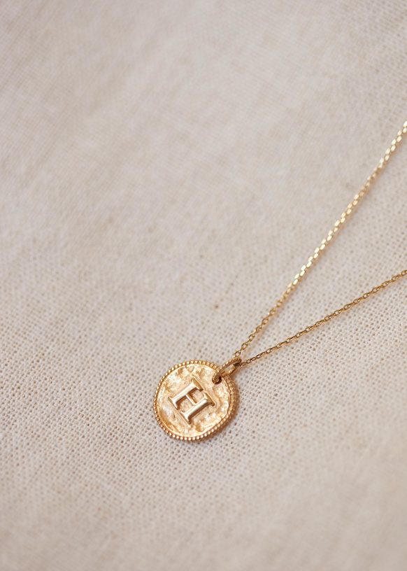 Sara Pendant - 9-carat gold - Letters A to H