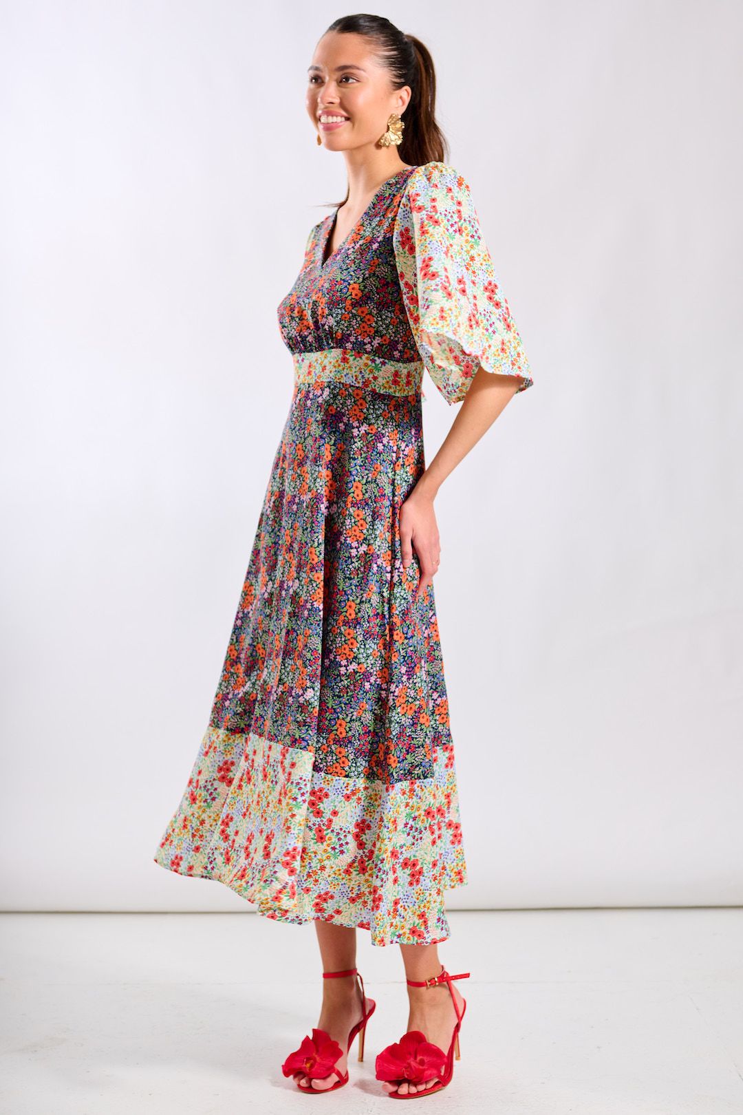 Needs No Label Contrast Floral Angel Sleeve Midi Dress