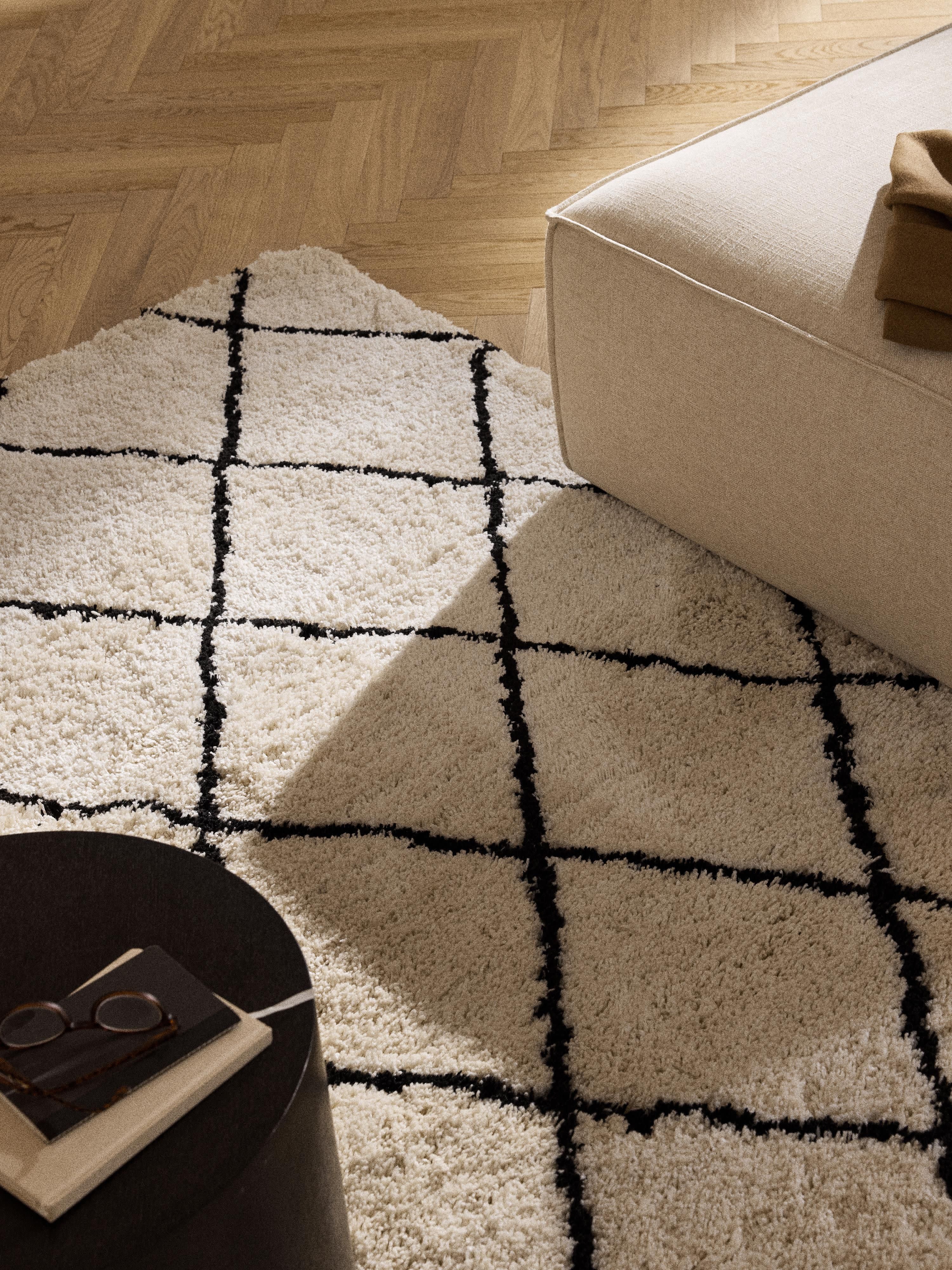 Flauschiger Hochflor-Teppich Naima, handgetuftet