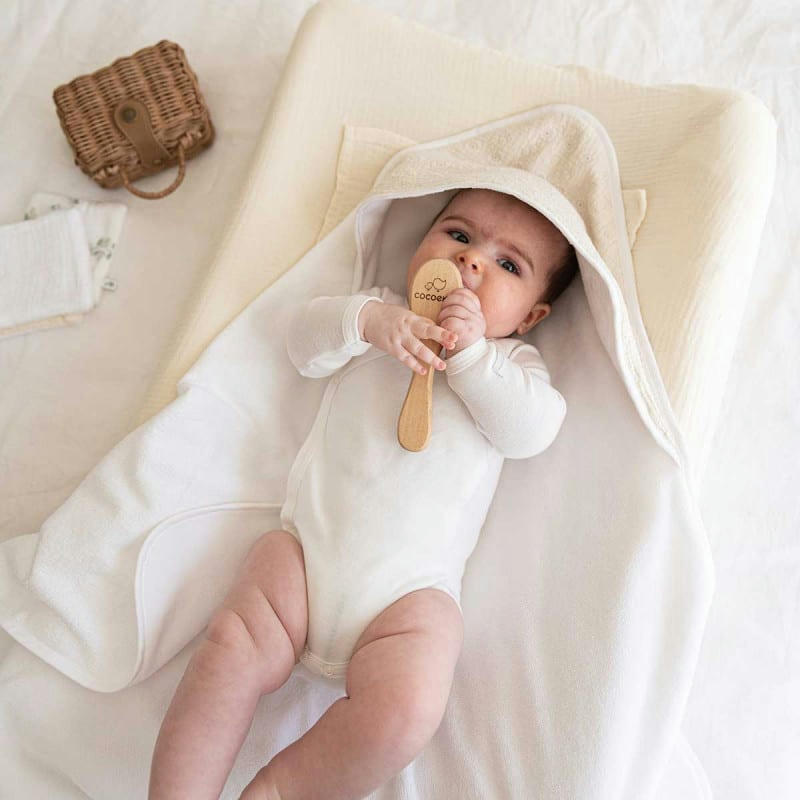 - Housse de matelas à  langer + 2 langes ecru