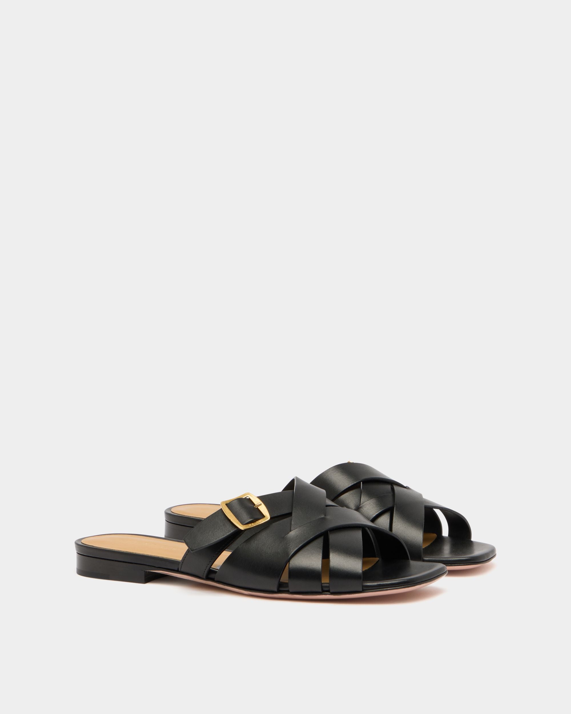 Flache Essence Sandalen aus Leder in Schwarz