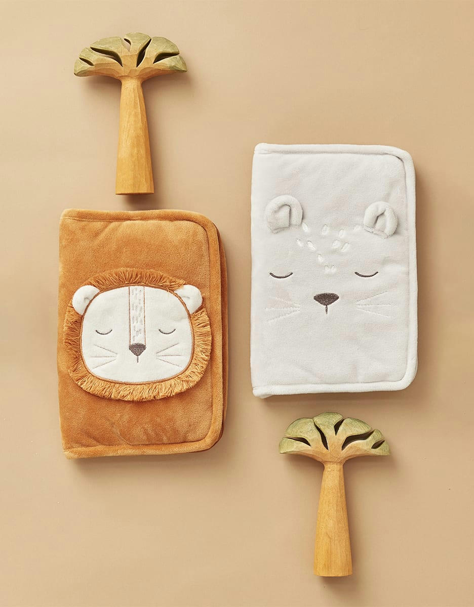 - Protège carnet de santé Kendi en Veloudoux