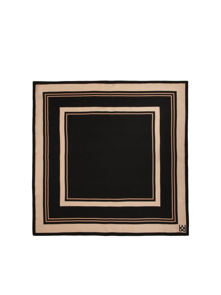 Attractive silk scarf