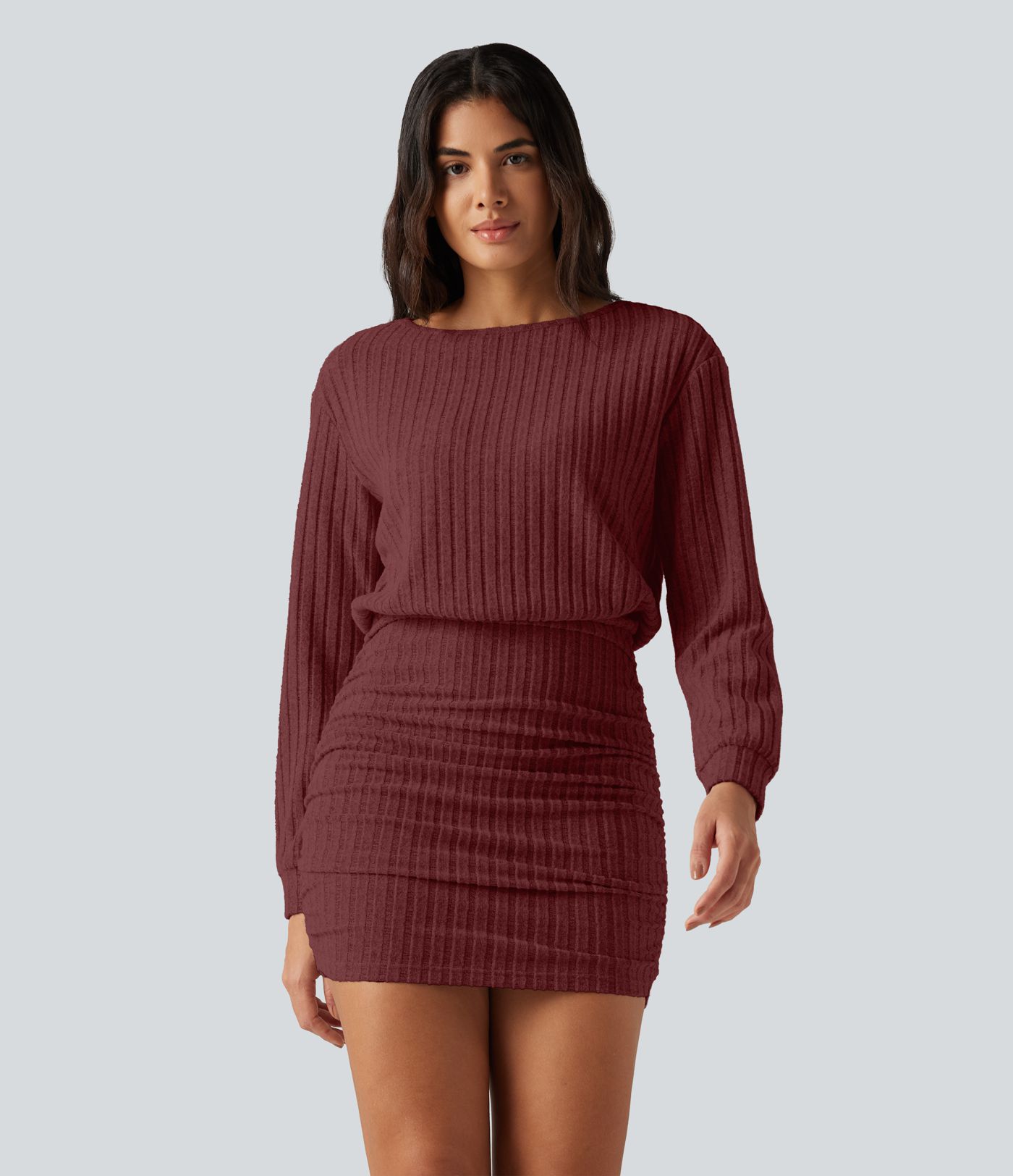 Robe mini en maille côtelée à encolure bateau et manches longues