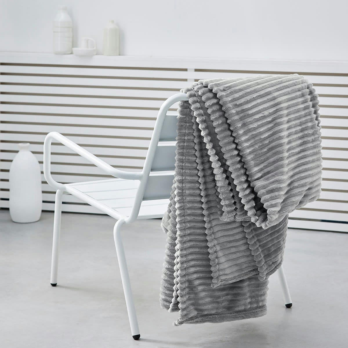 ESSENTIAL - Plaid cotelé uni en Polyester Gris 150X200 cm