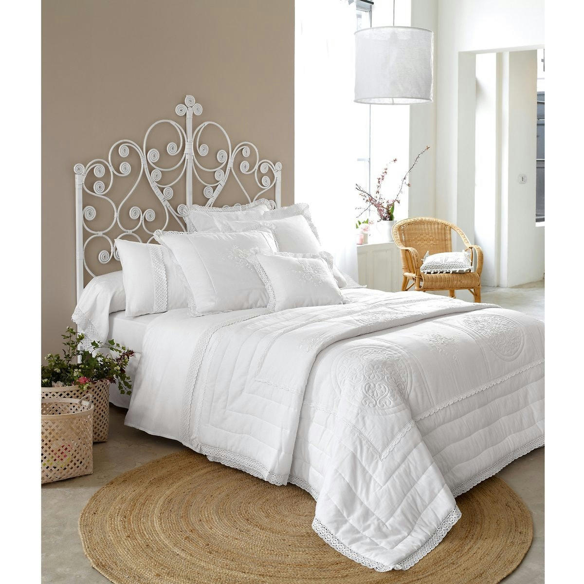 Couvre-lit matelassé et brodé en coton, Oyena