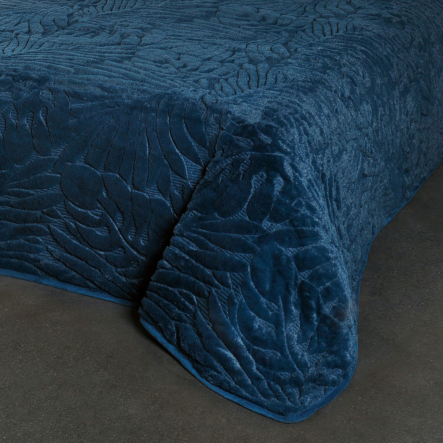 GRAZIA - Dessus de lit feuillages polyester bleu marine 150x150cm