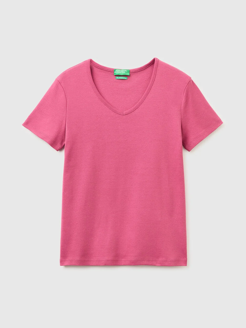 Slim fit t-shirt with V-neck