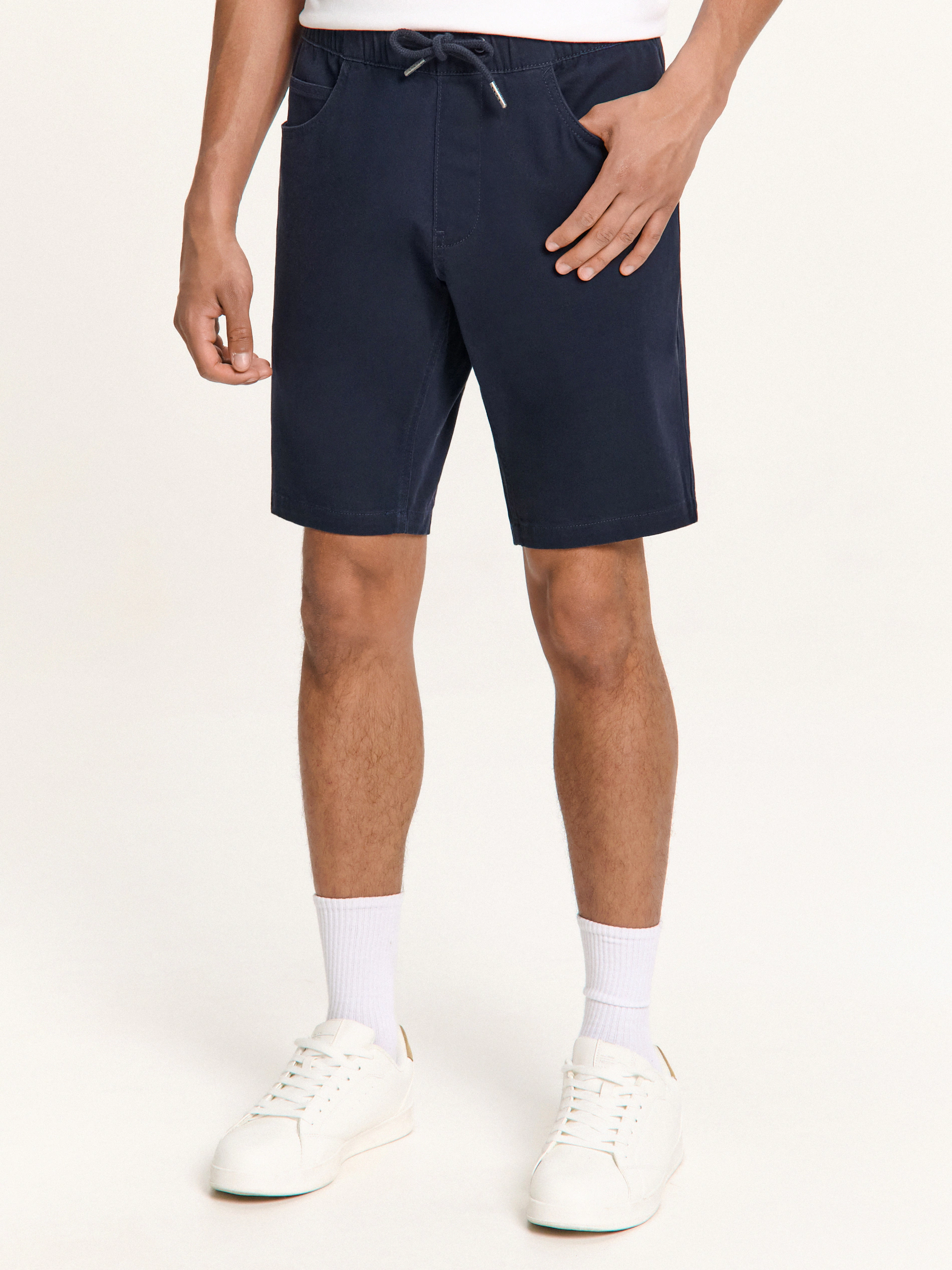 Granatowe szorty typu jogger slim