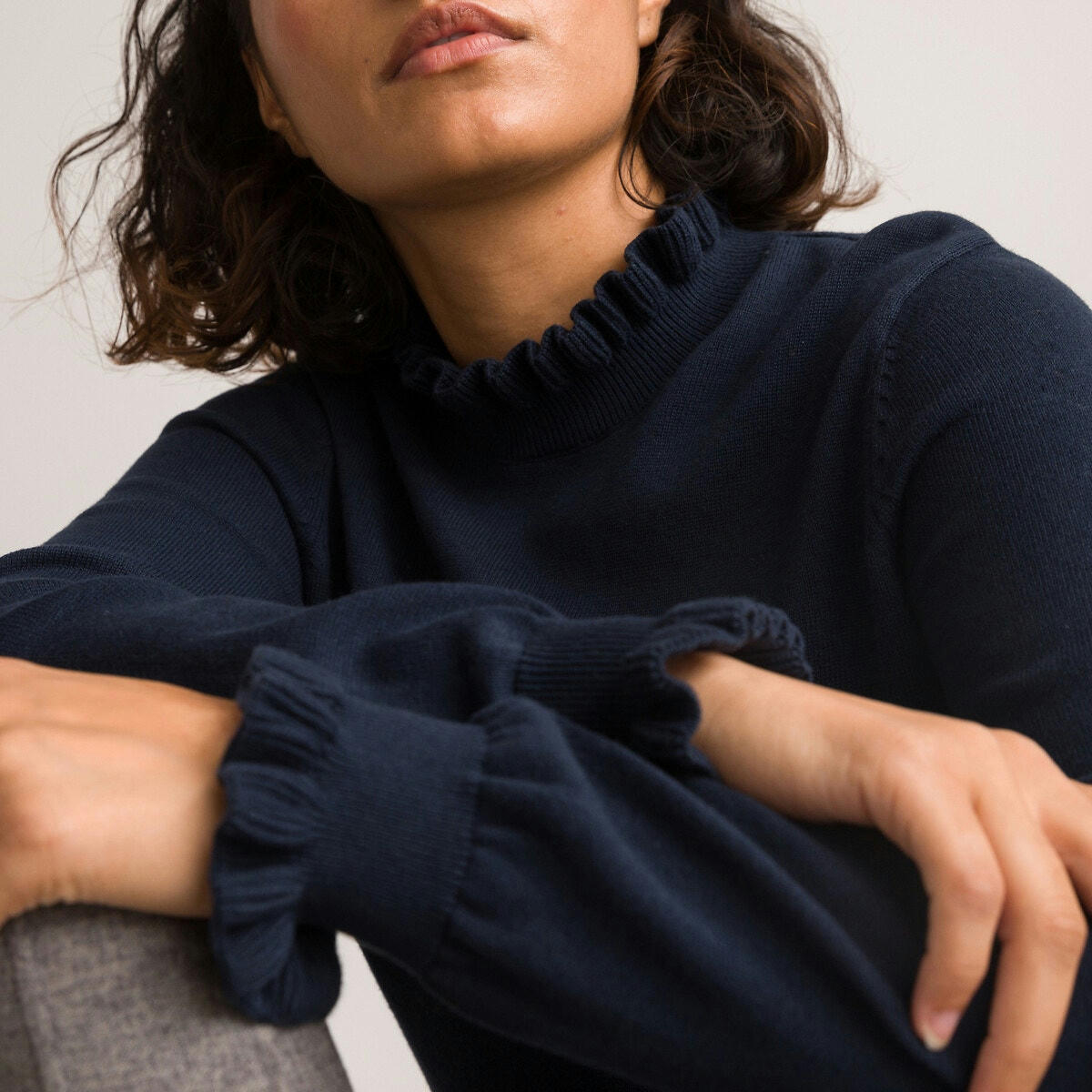 Pull col montant volanté manches longues en coton