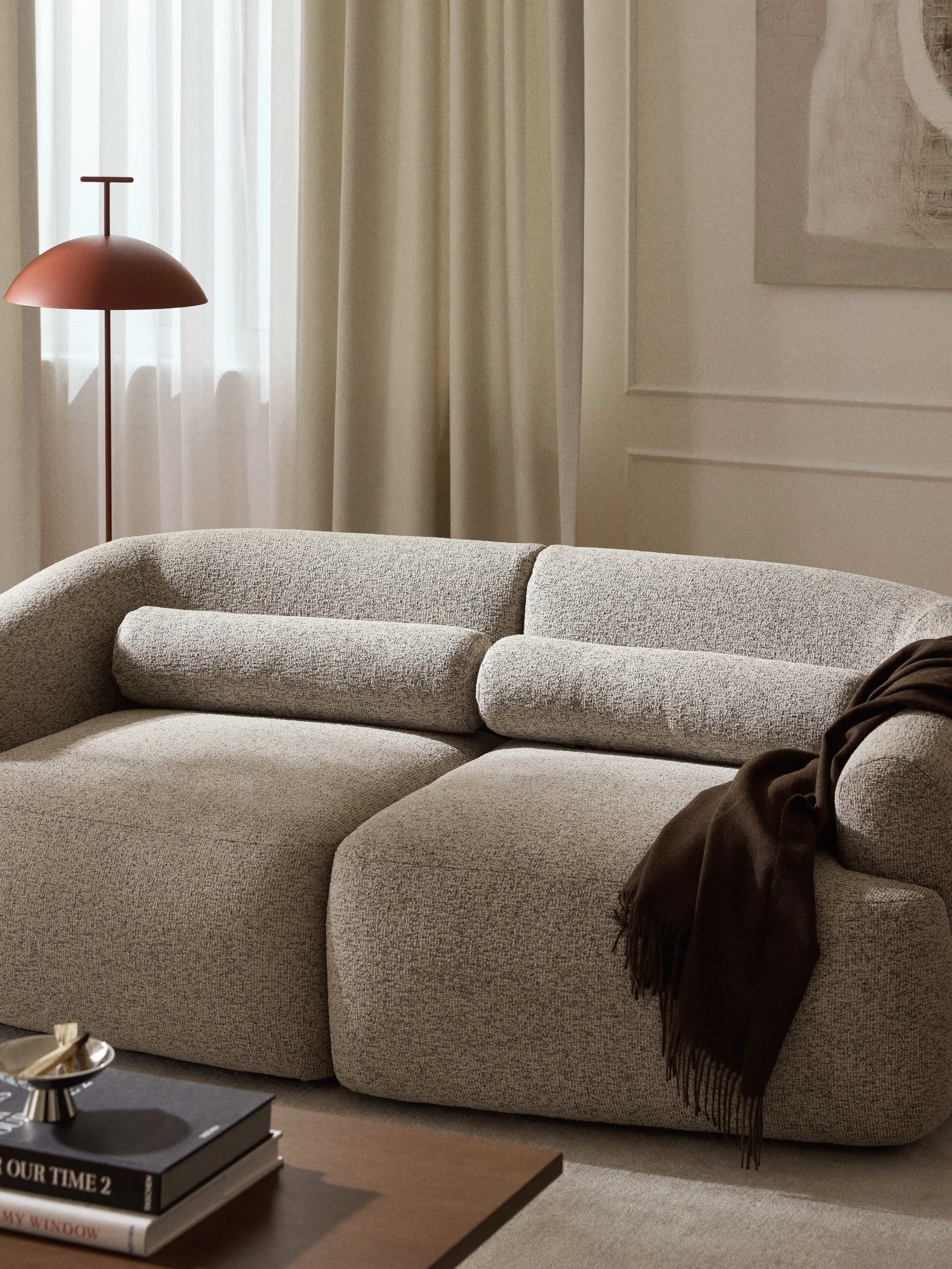 Bouclé-Sofa-Nackenrolle Sofia