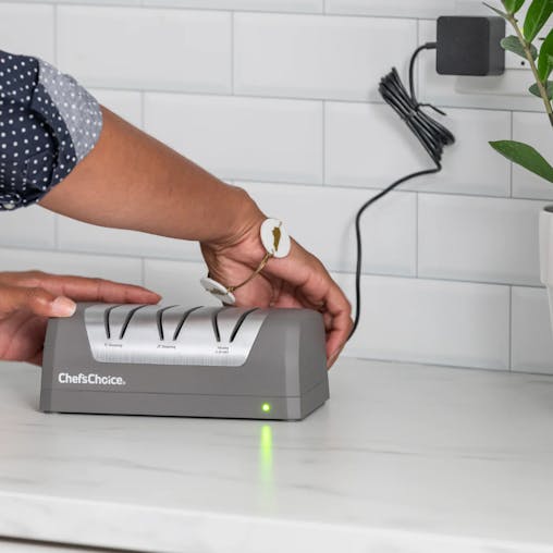 Chef's Choice DC 1520 Rechargeable AngleSelect Electric Knife Sharpener | Grey