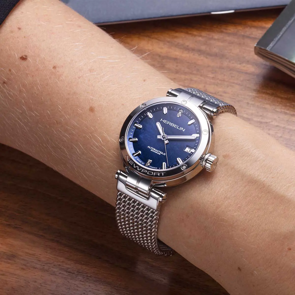NEWPORT – AUTOMATIQUE – NACRE BLEUE & DIAMANTS