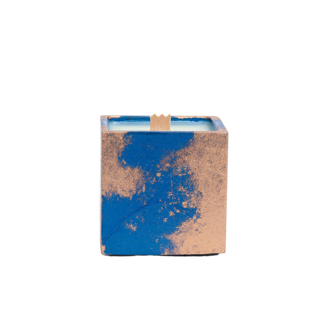 DÉLICES DE NOËL - Bougie Noël en béton bleu pétrole et patine cuivrée