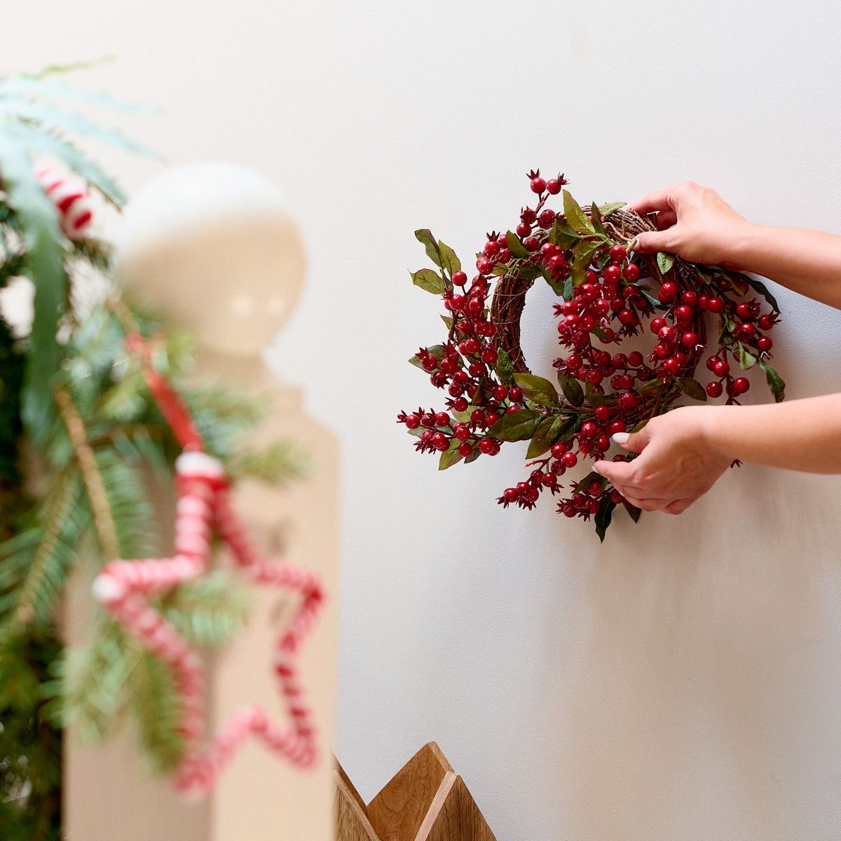 Wieniec RUBY HAWTHORN czerwony 40 cm