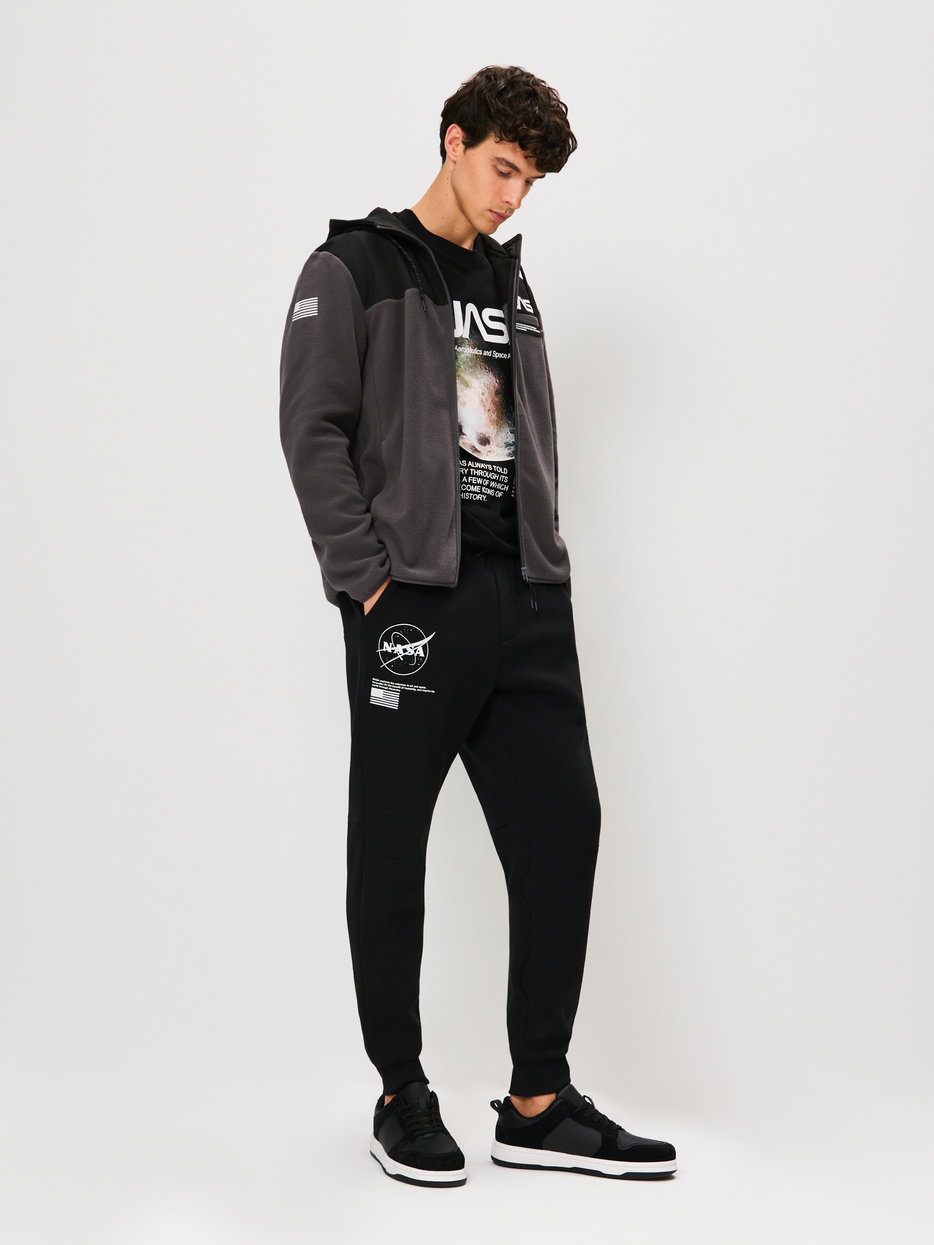 Spodnie tapered fit NASA