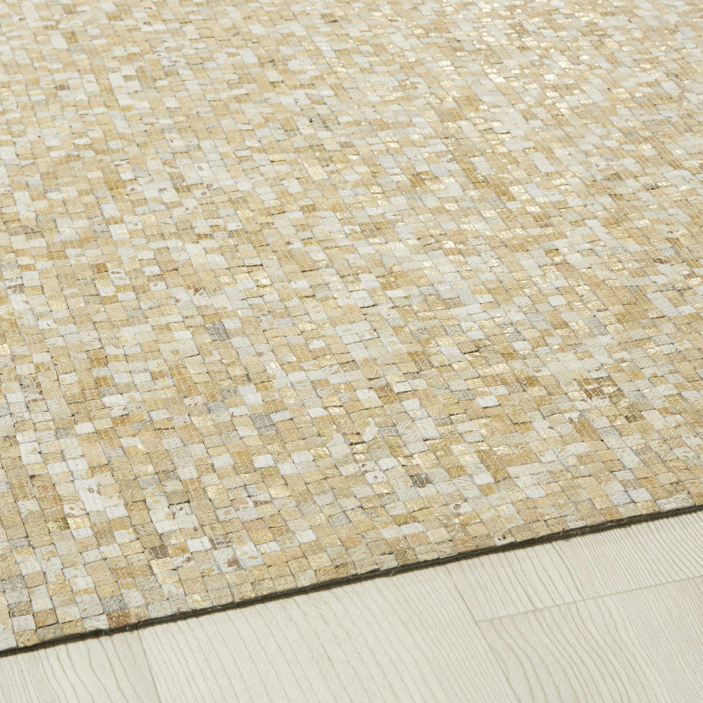 MOSAIQUE - Tapis en cuir de vache écru et doré motifs graphiques 160x230
