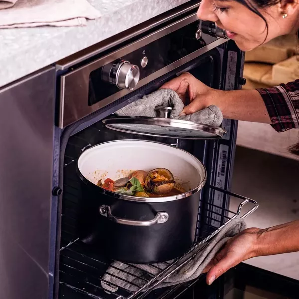 KitchenAid Garnek Steel Core Enamel 20cm 3,7l z pokrywką czarny matowy