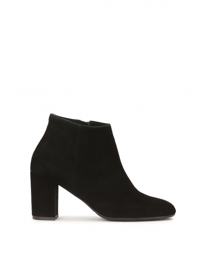 Classic suede boots with a wide heel