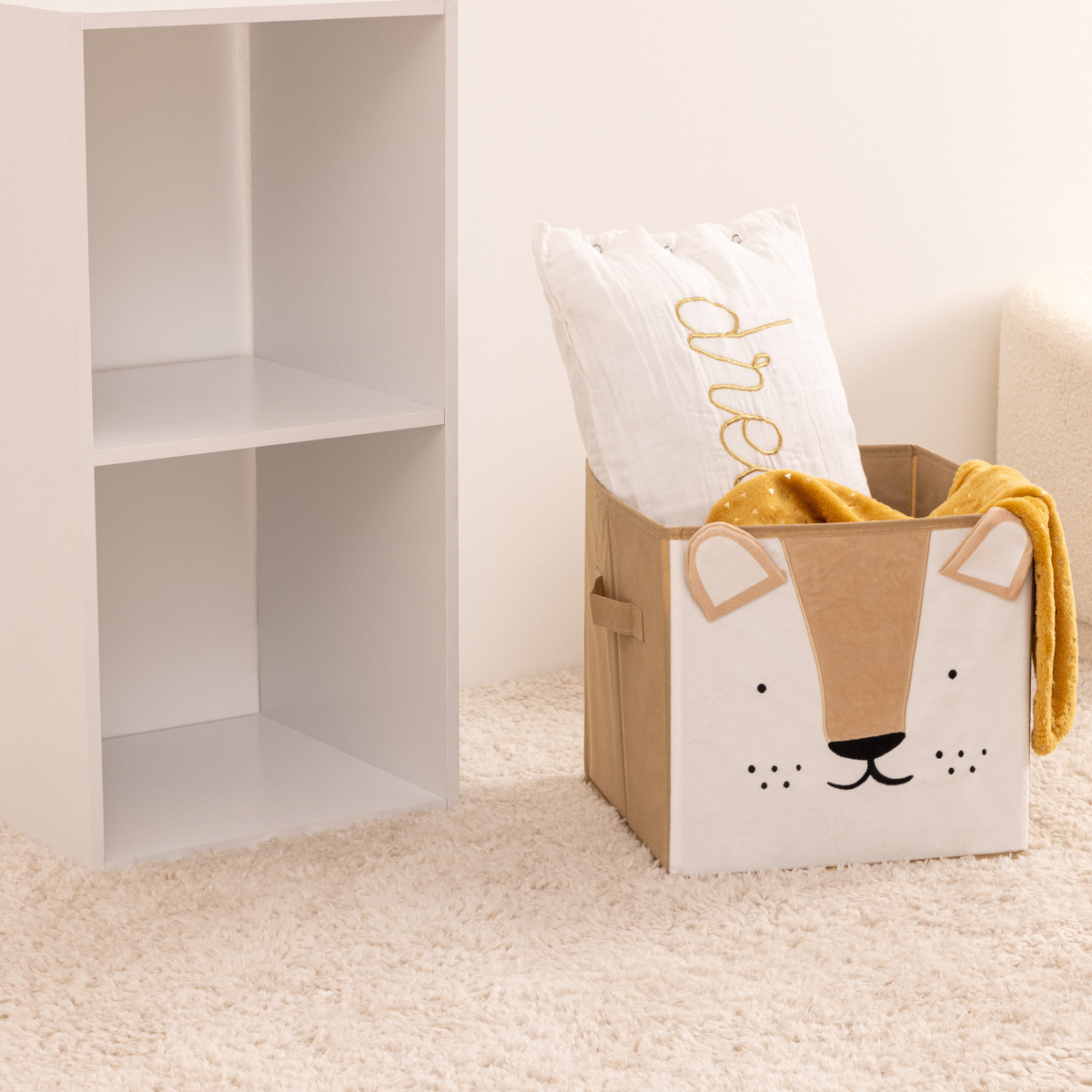Storage bin "Lion" Yellow velvet, 29x29 cm