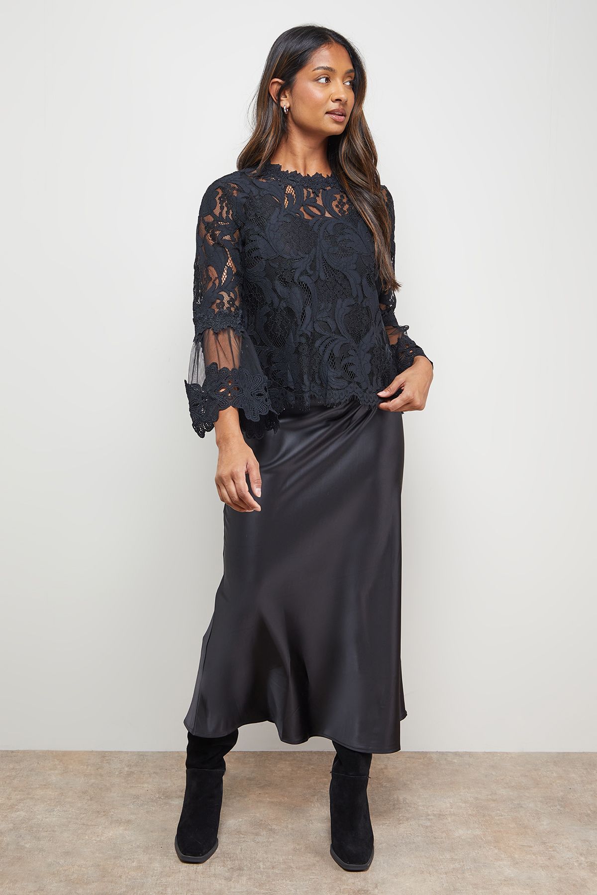 Oasis Lace Scalloped Trim Flared Sleeve Blouse